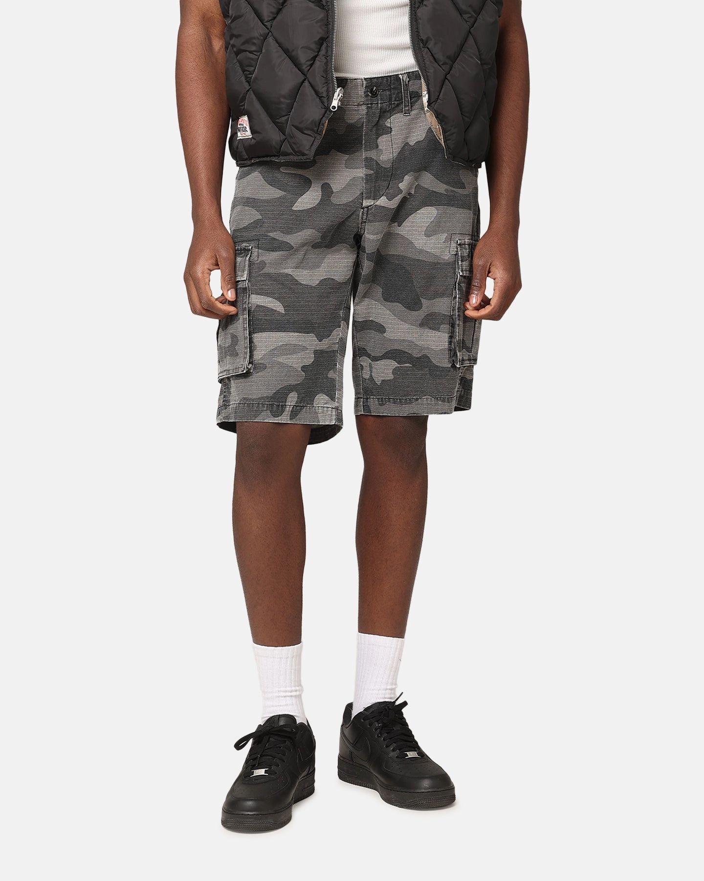 XXIII Torrent Cargo Shorts Washed Black Camo SeamlessConstruction picnic wear