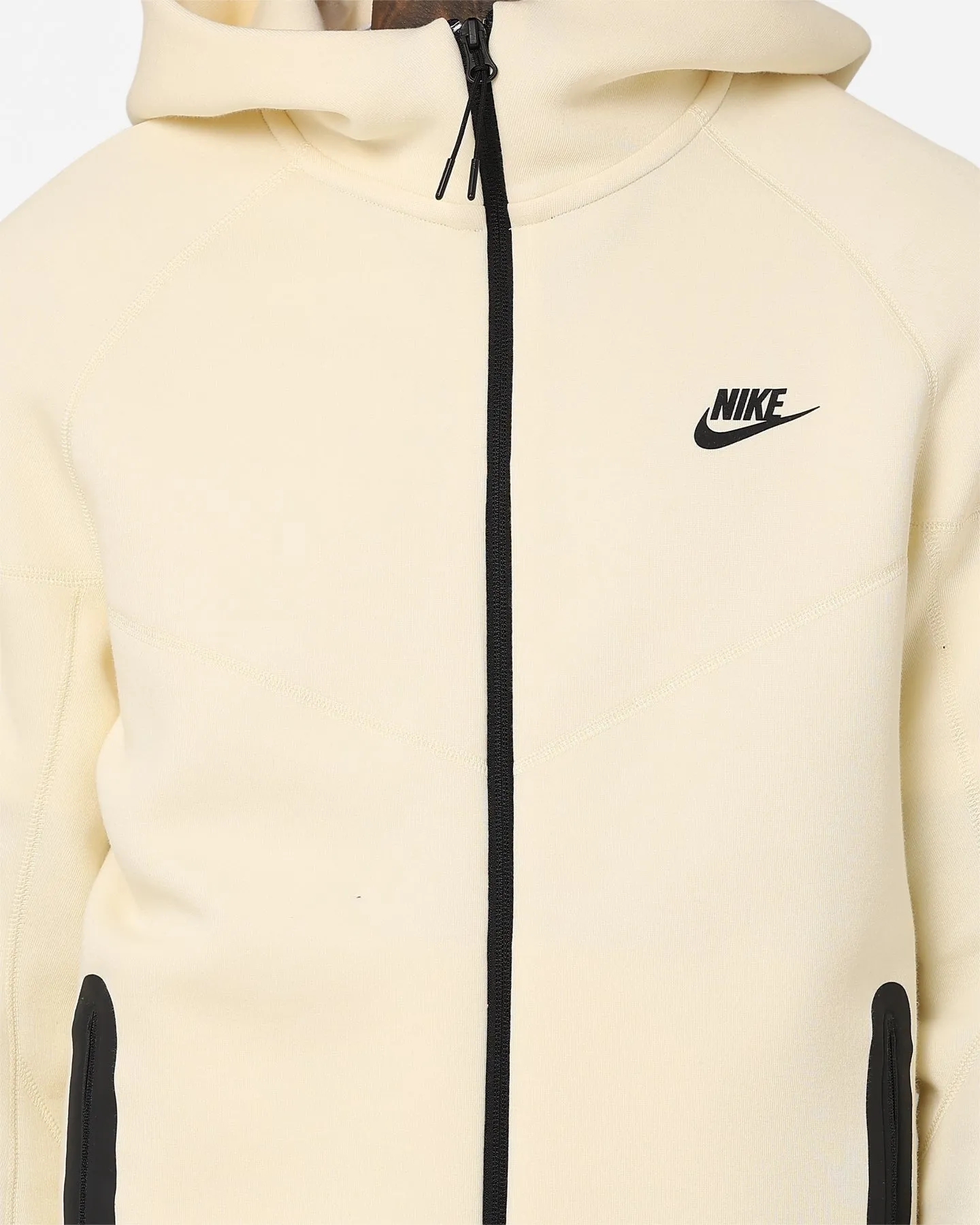 Sporty Design Nike Sportswear Tech Fleece Windrunner Jacket Coconut Milk/Black