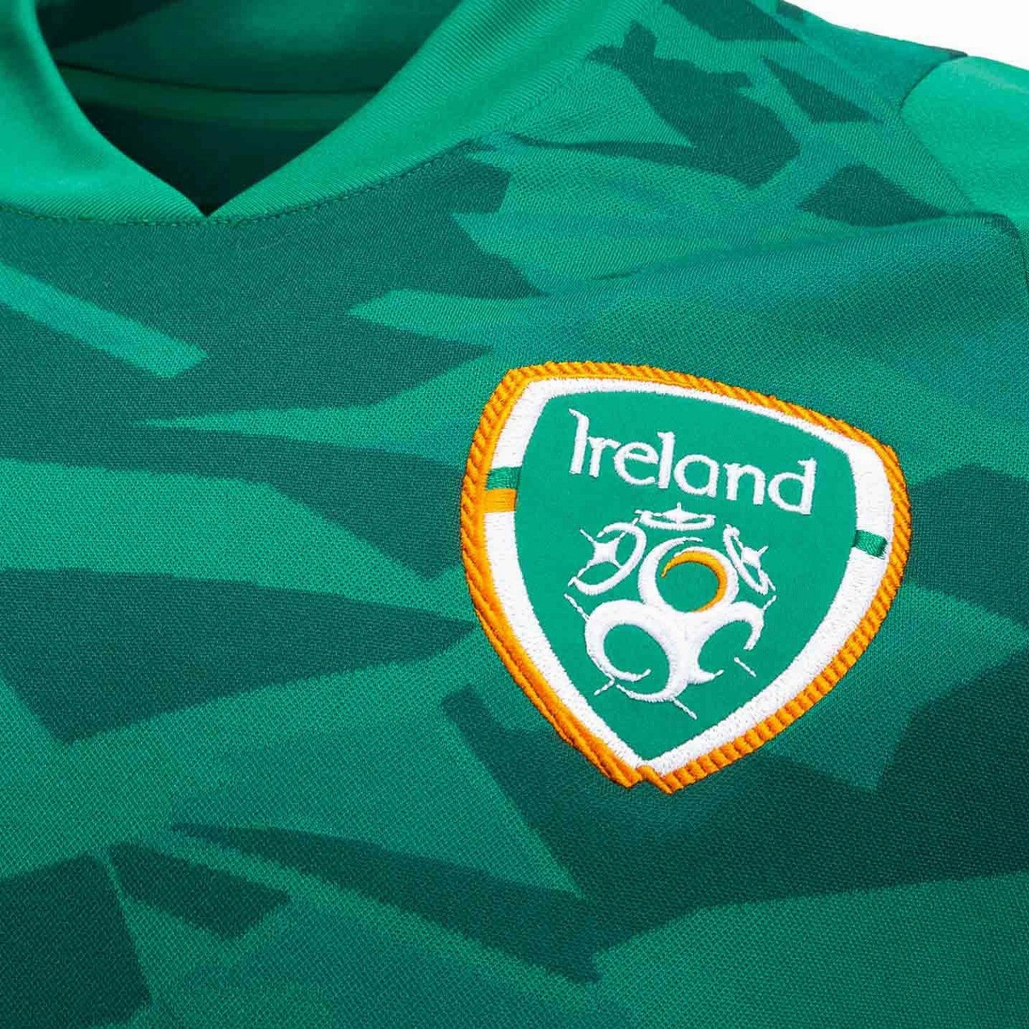 Patterned Artistic Ireland national team Home soccer jersey 2022/23 - Umbro