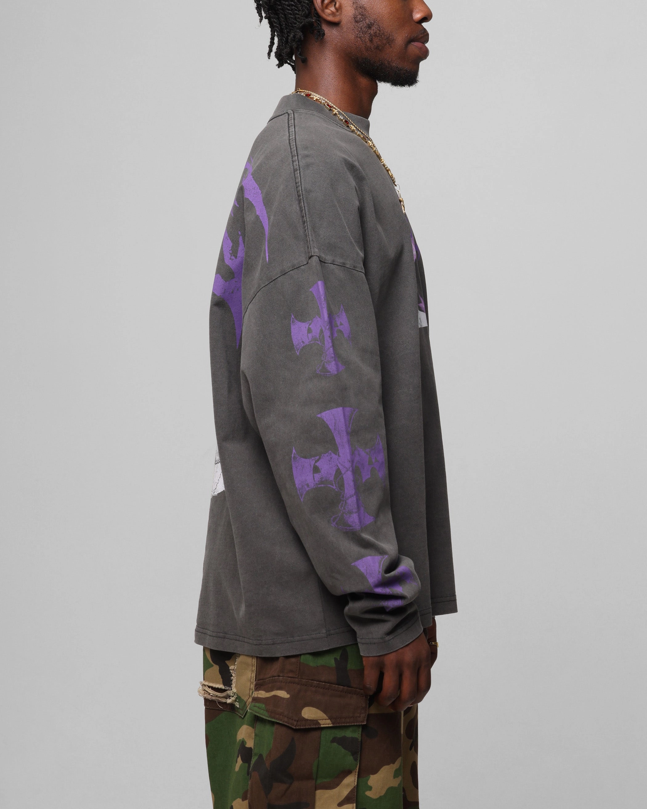 Light Design All-day style Loiter Angel Number Long Sleeve T-Shirt Charcoal