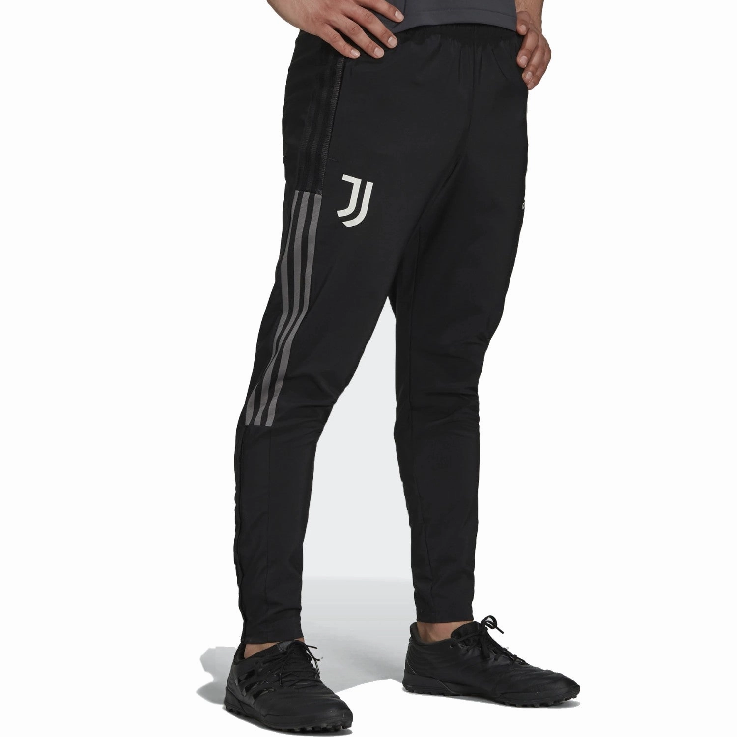 Innovative Juventus training presentation tracksuit 2022 - Adidas