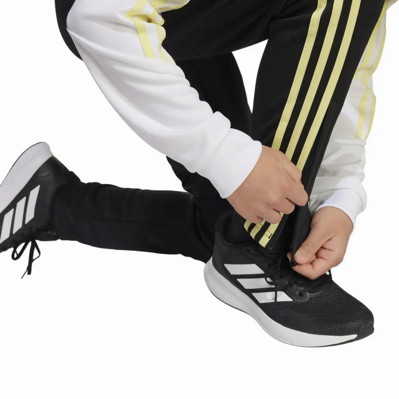 SeamFreeErgonomics Kids - Juventus training presentation bench tracksuit 2025/26 - Adidas