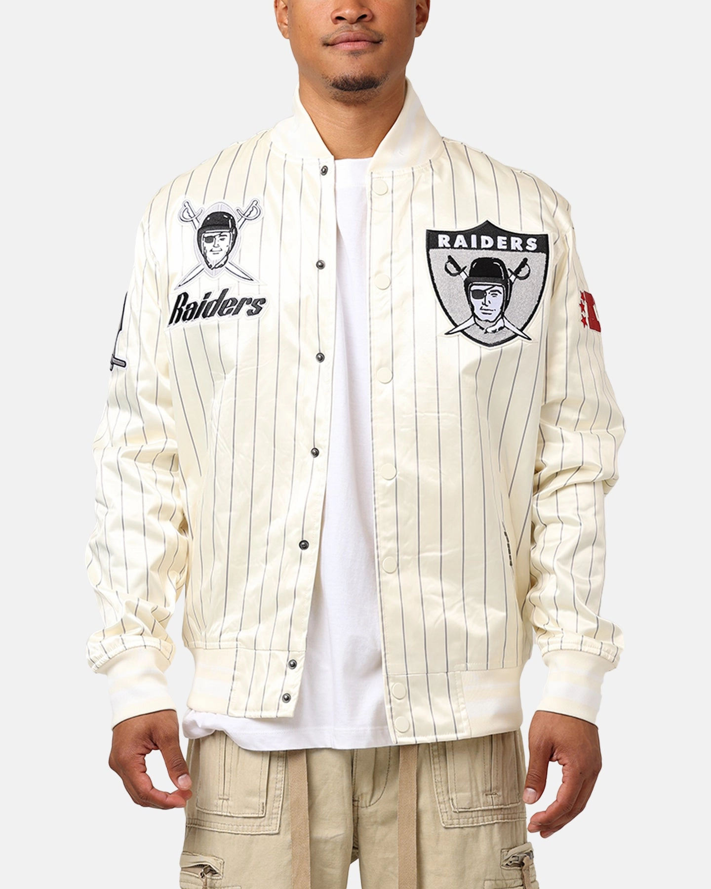 Pro Standard Las Vegas Raiders Pinstripe Satin Jacket Eggshell/Yellow ZipperClosure