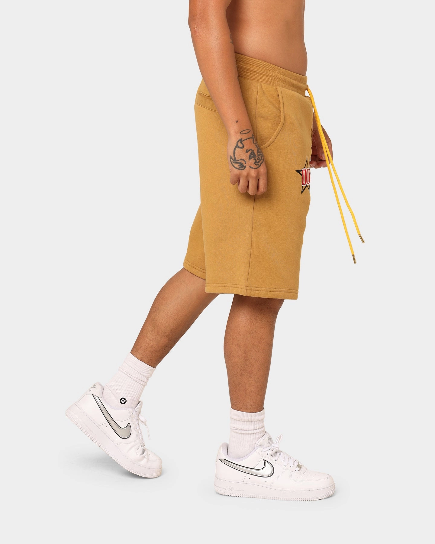 Airy Touch Mitchell & Ness Los Angeles Lakers 3-Peat Shorts Bone Brown