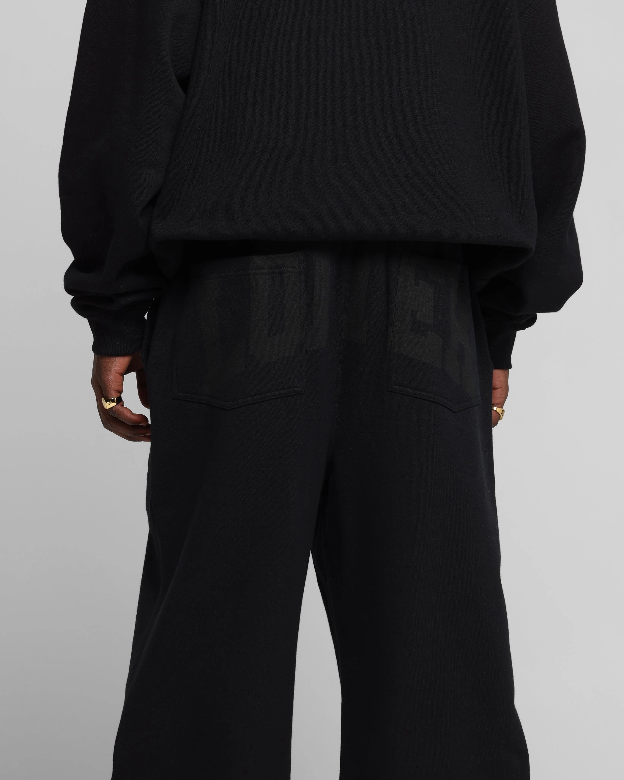 Chilly Layering Loiter Arch Premium Sweat Pants Black