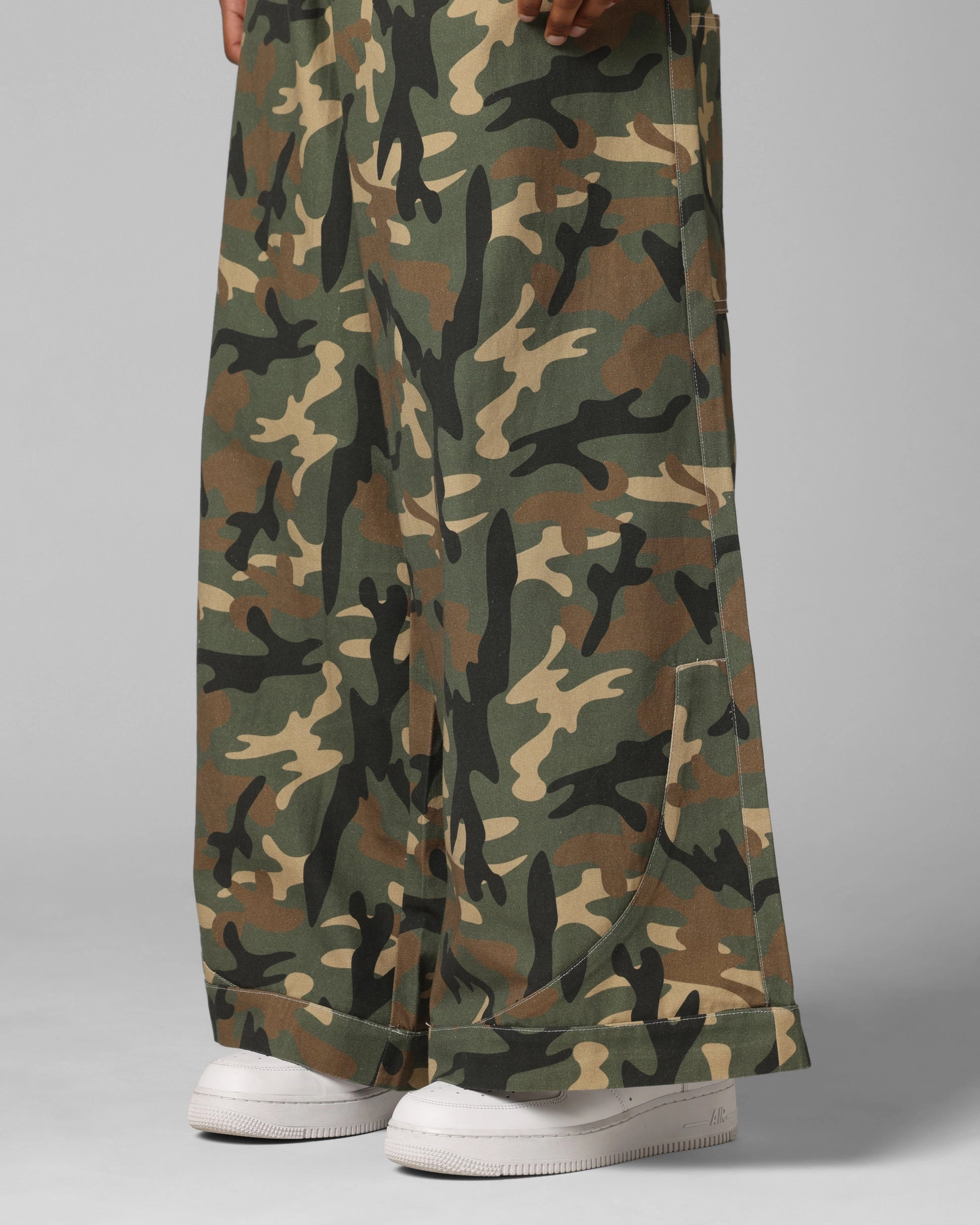 ErgonomicArticulatedDesign Versatile Comfort Wear Loiter F-22 Raver Jeans Woodland Camo