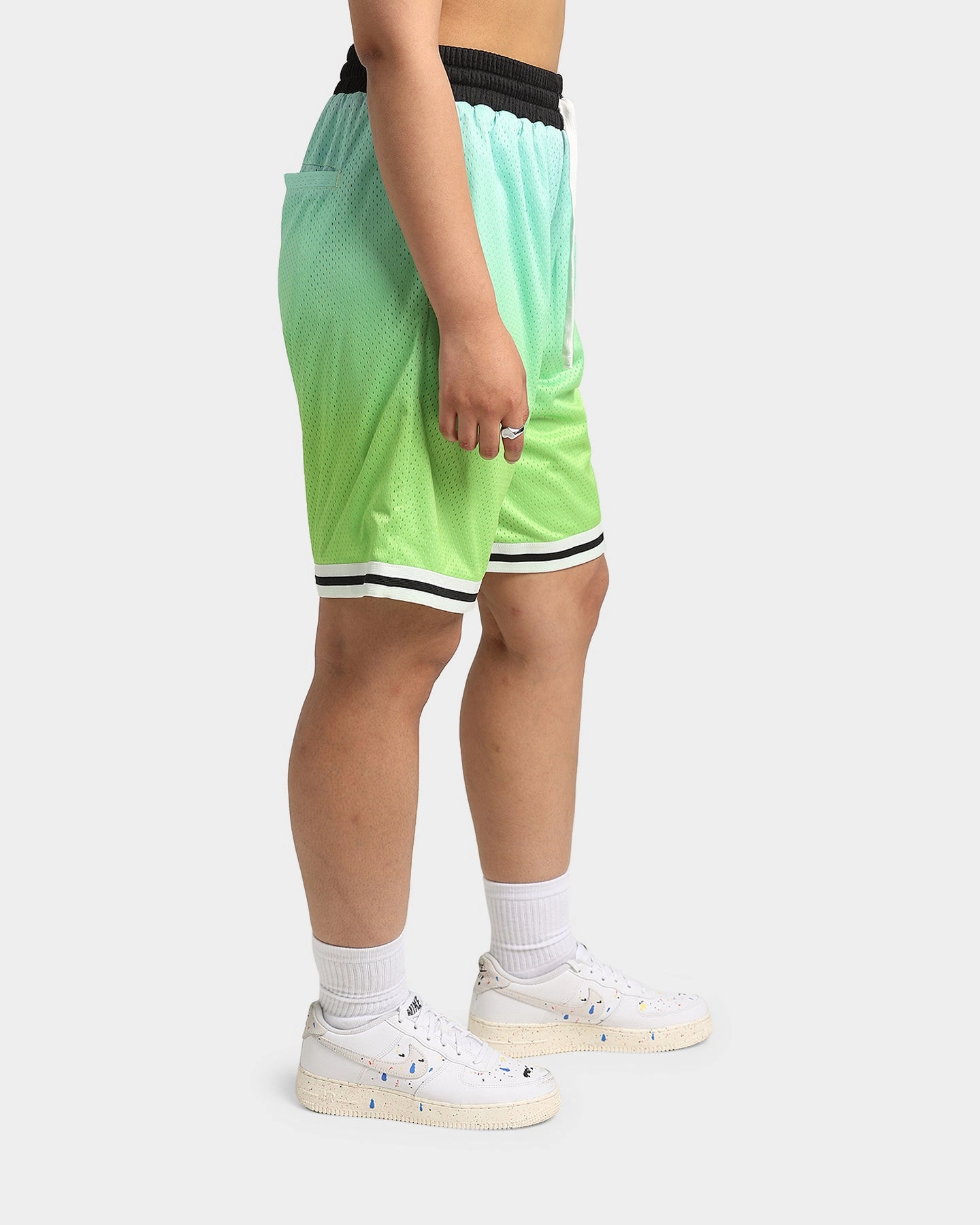 Crisp Look Loiter Gradient Basketball Shorts Green