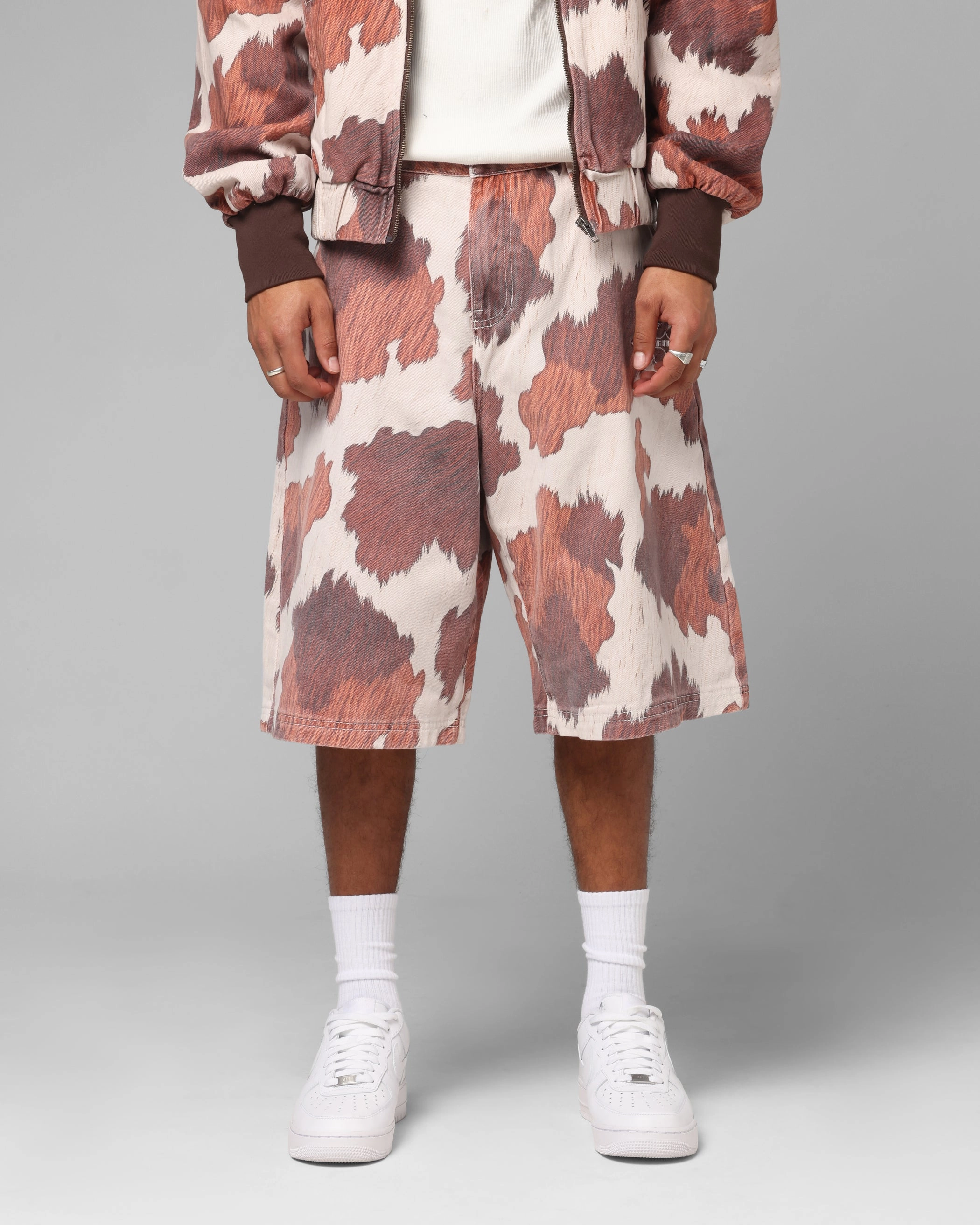 Comfortable Wear Loiter Hide Jorts Cowhide