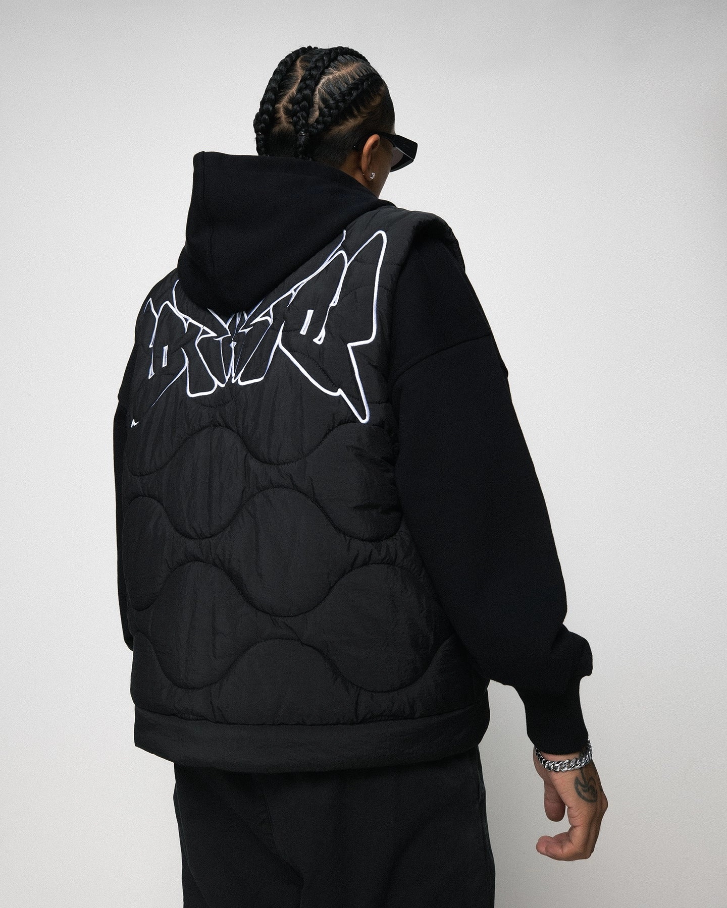 Loiter Hunter Vest Black Light Function