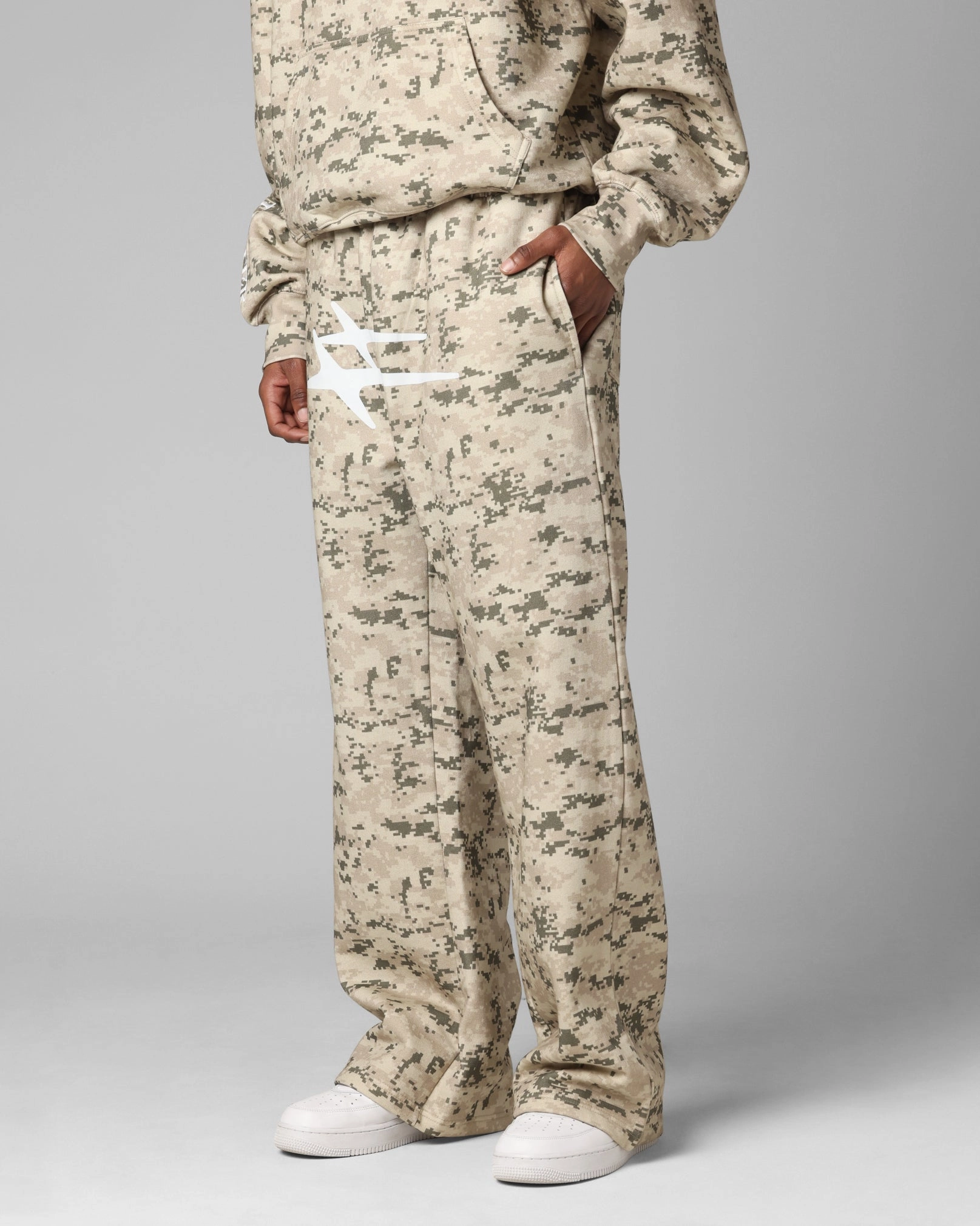 Core Basic Loiter Hybrid Sweatpants Digi Camo