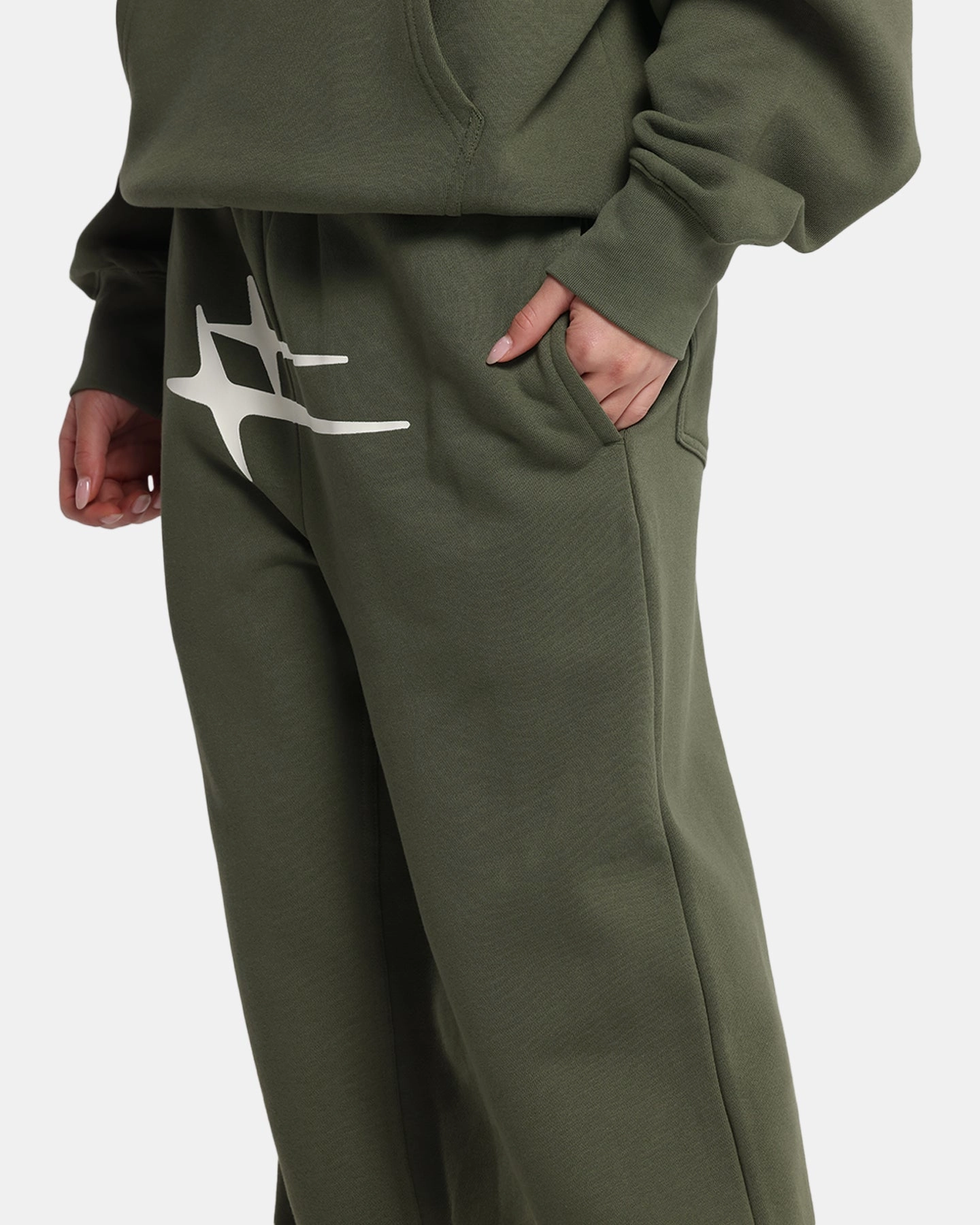 Essential Wearable No Ride Up Design Loiter Hybrid Sweatpants Olive