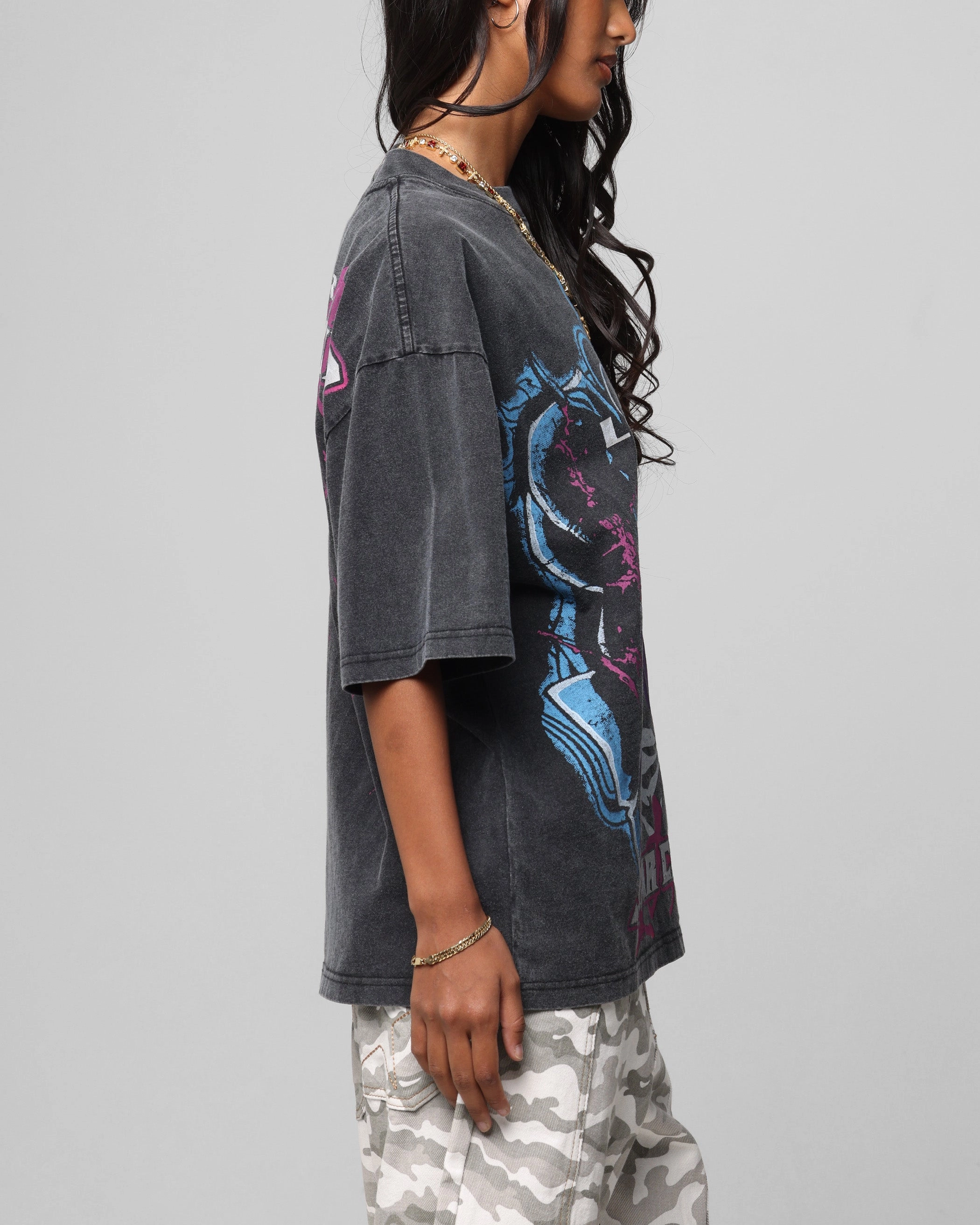 Yoga flexibility Loiter Midnight Widow Vintage T-Shirt Washed Black