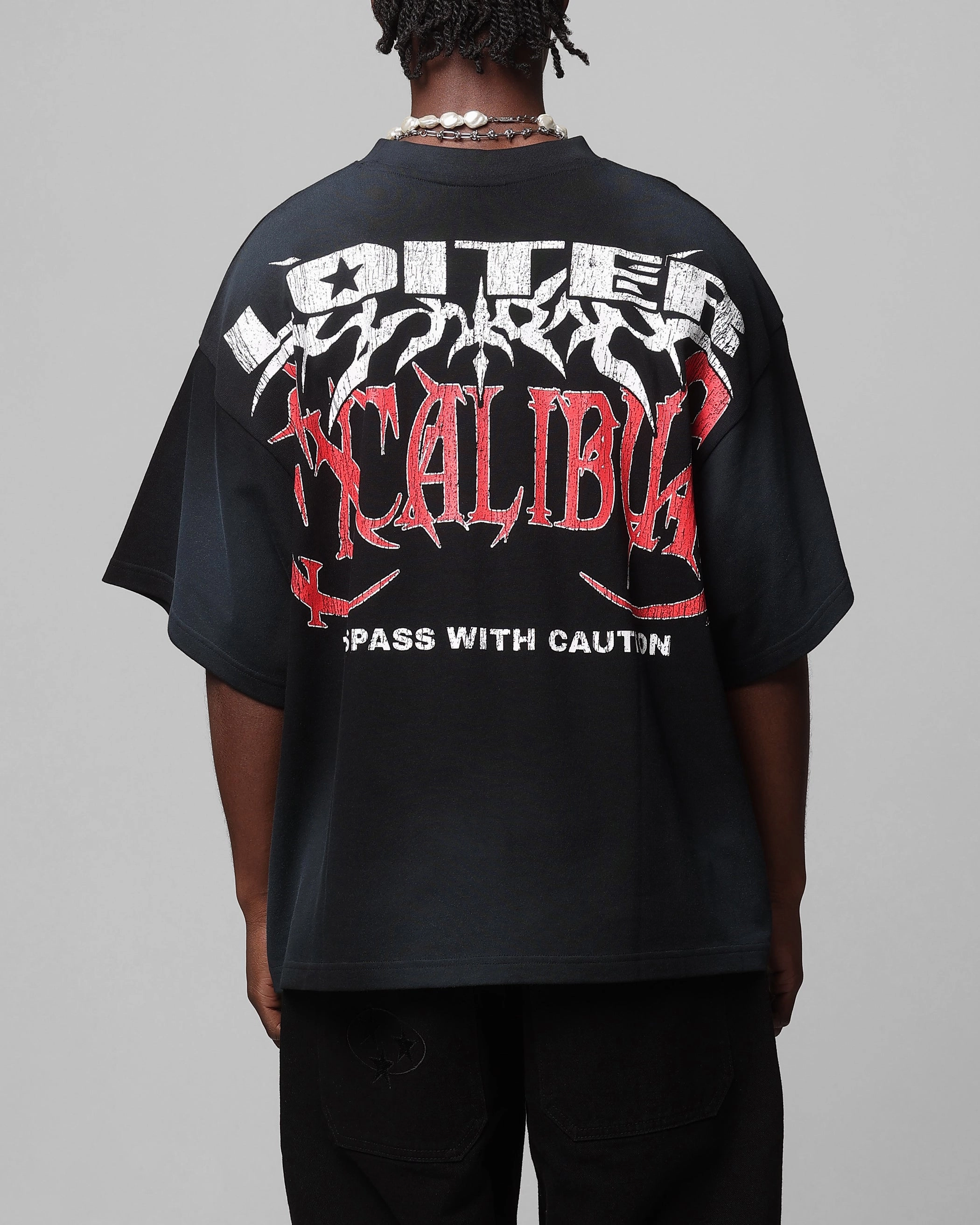 Functional Side Gussets Durable Collar Construction Loiter Trespass Vintage T-Shirt Washed Black