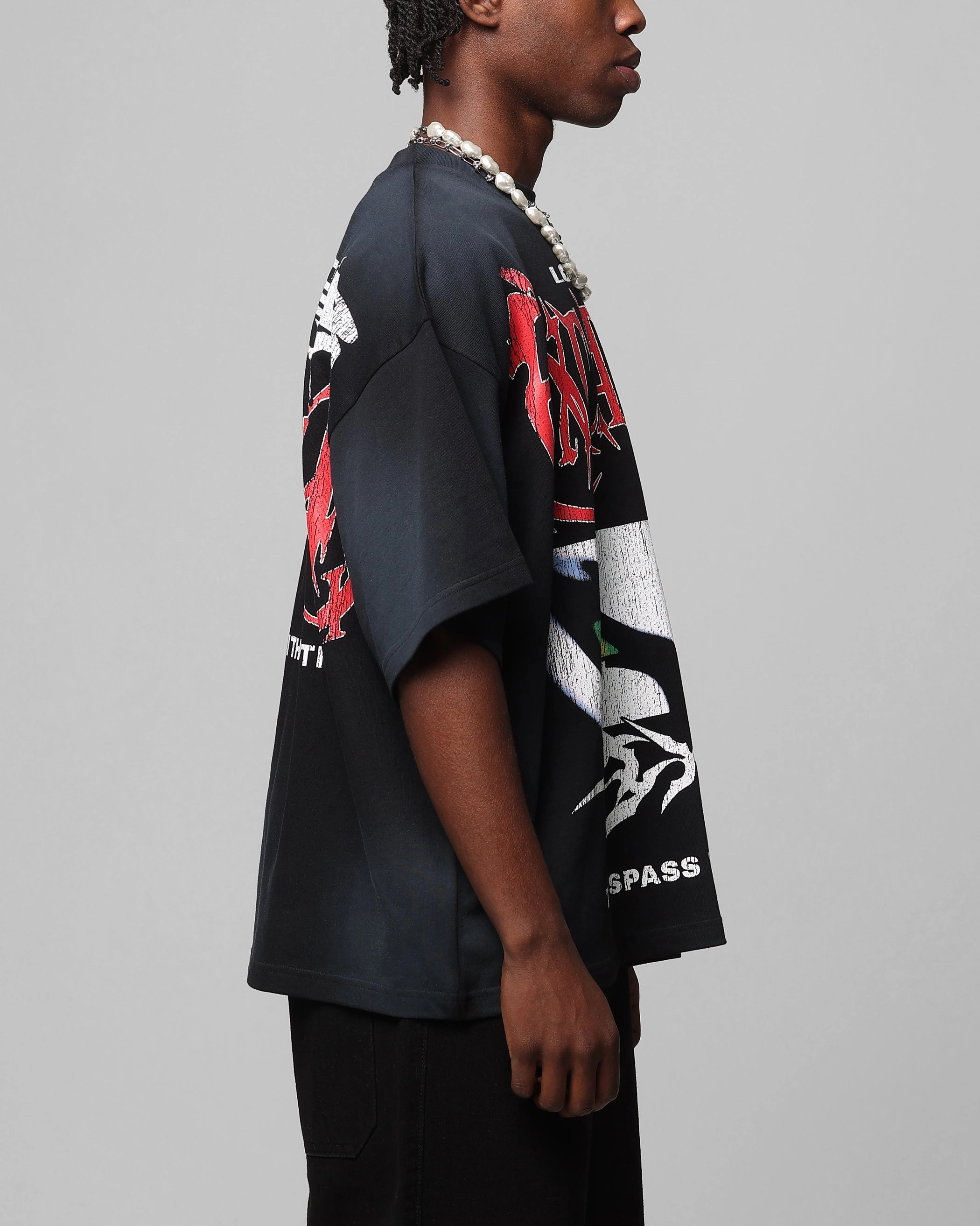 Streetwear attitude Loiter Trespass Vintage T-Shirt Washed Black