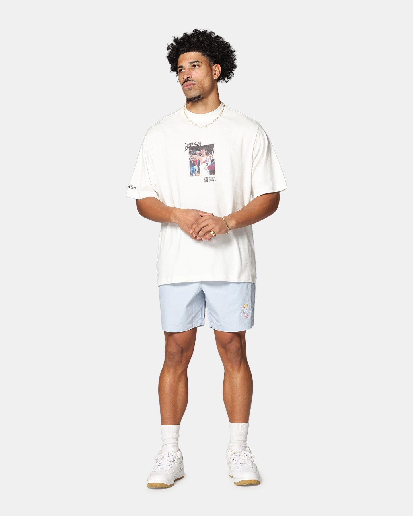 Mitchell & Ness Philadelphia 76ers Allen Iverson Pre & Post Game T-Shirt Vintage White Casual All-Day Street Ready