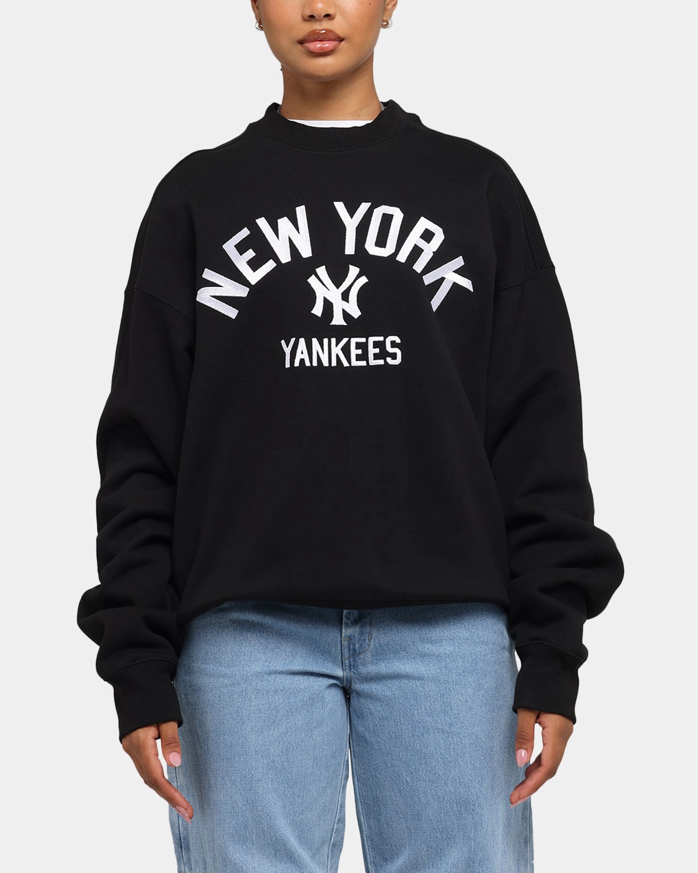 Soft and Elegant Chic and Warm Majestic Athletic New York Yankees Arch Boxy Crewneck Black