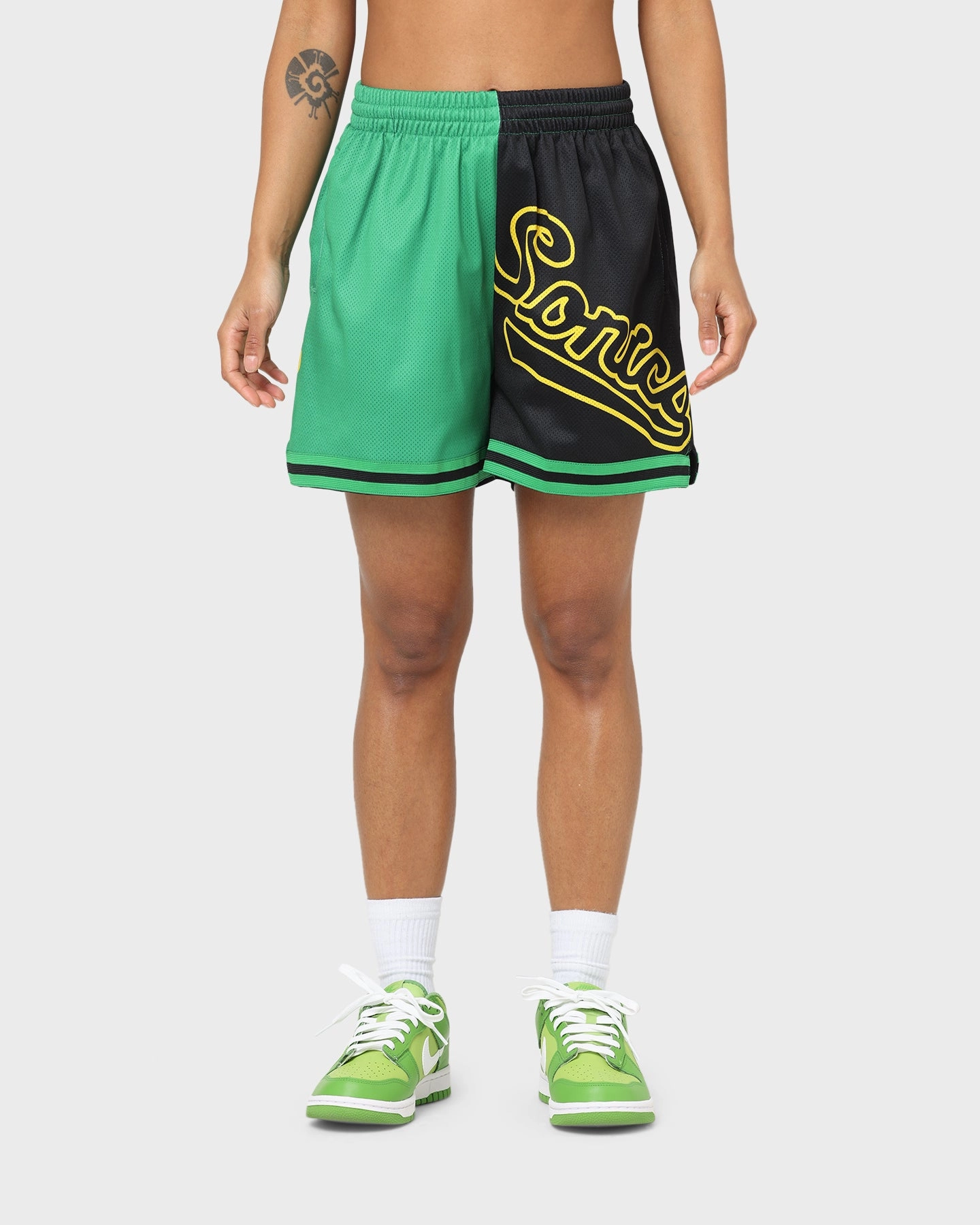 embroidery details Warm Day Outfit Mitchell & Ness Women's Seattle Supersonics Big Face 5.0 Shorts Black