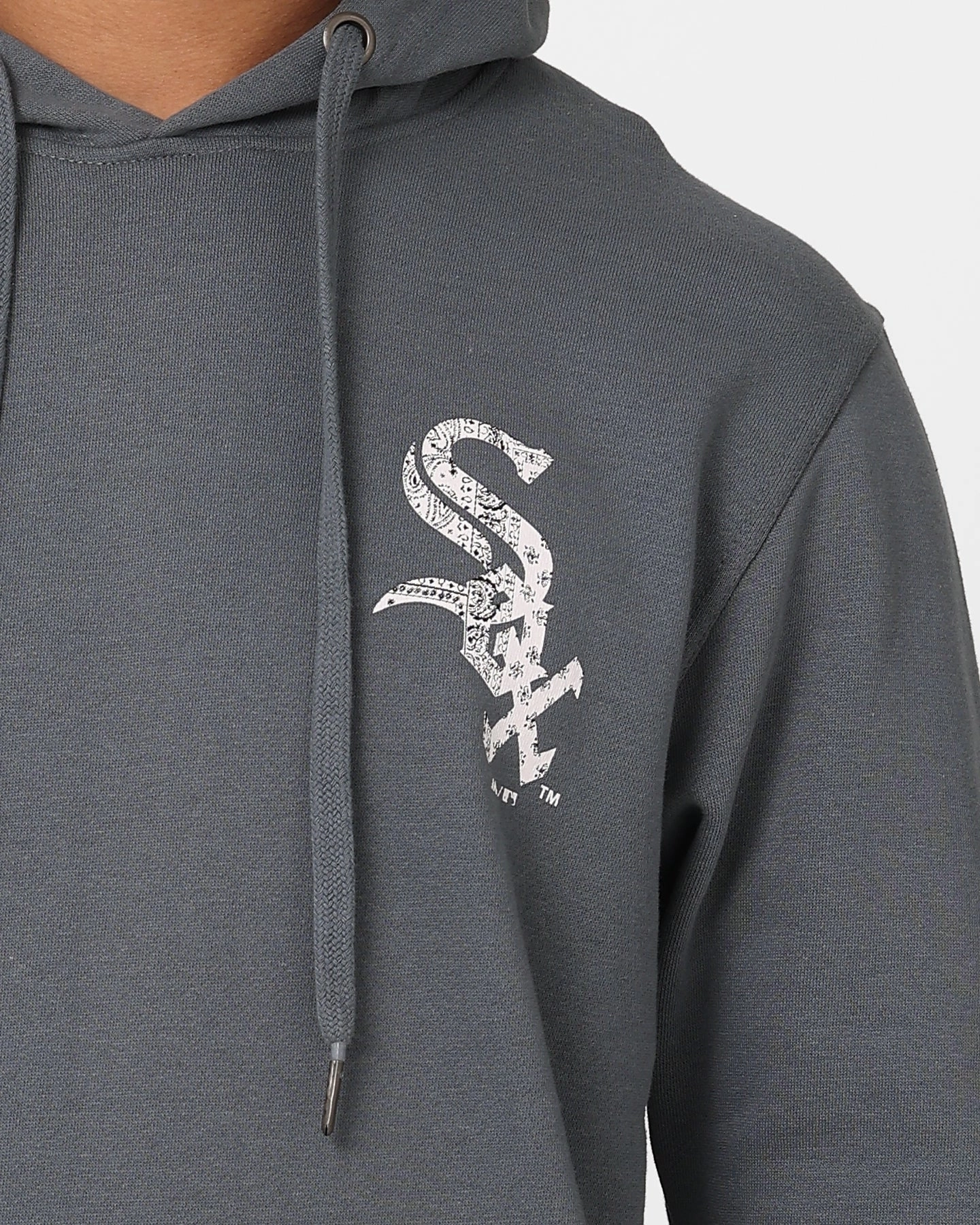 Rain Friendly CompressionFit Majestic Athletic Chicago White Sox Bandana Paisley Duke Hoodie Pewter