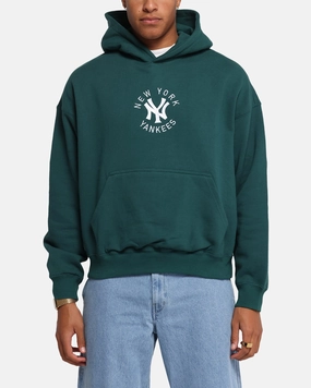 Majestic Athletic New York Yankees Mid Crest Boxy Hoodie Emerald Raccoon like