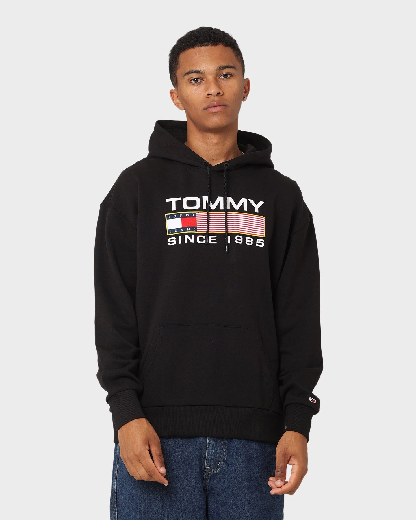 Tommy Jeans TJM Regular Athletic Logo Hoodie Black photographers Frictionless Cuffs