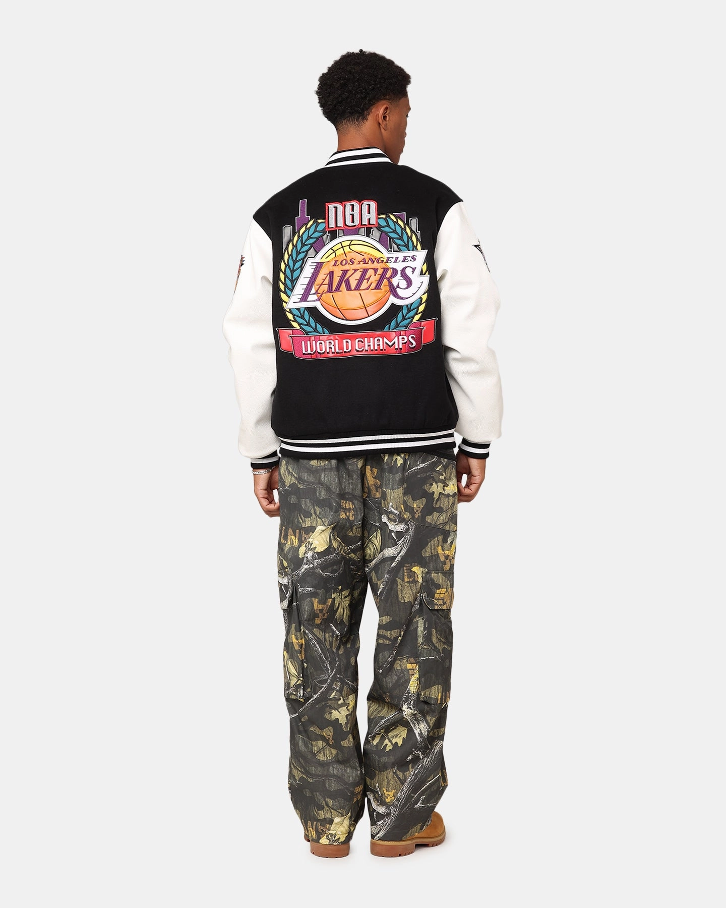 Mitchell & Ness Los Angeles Lakers Showtime Jacket Black/Cream Protective Outer Layer