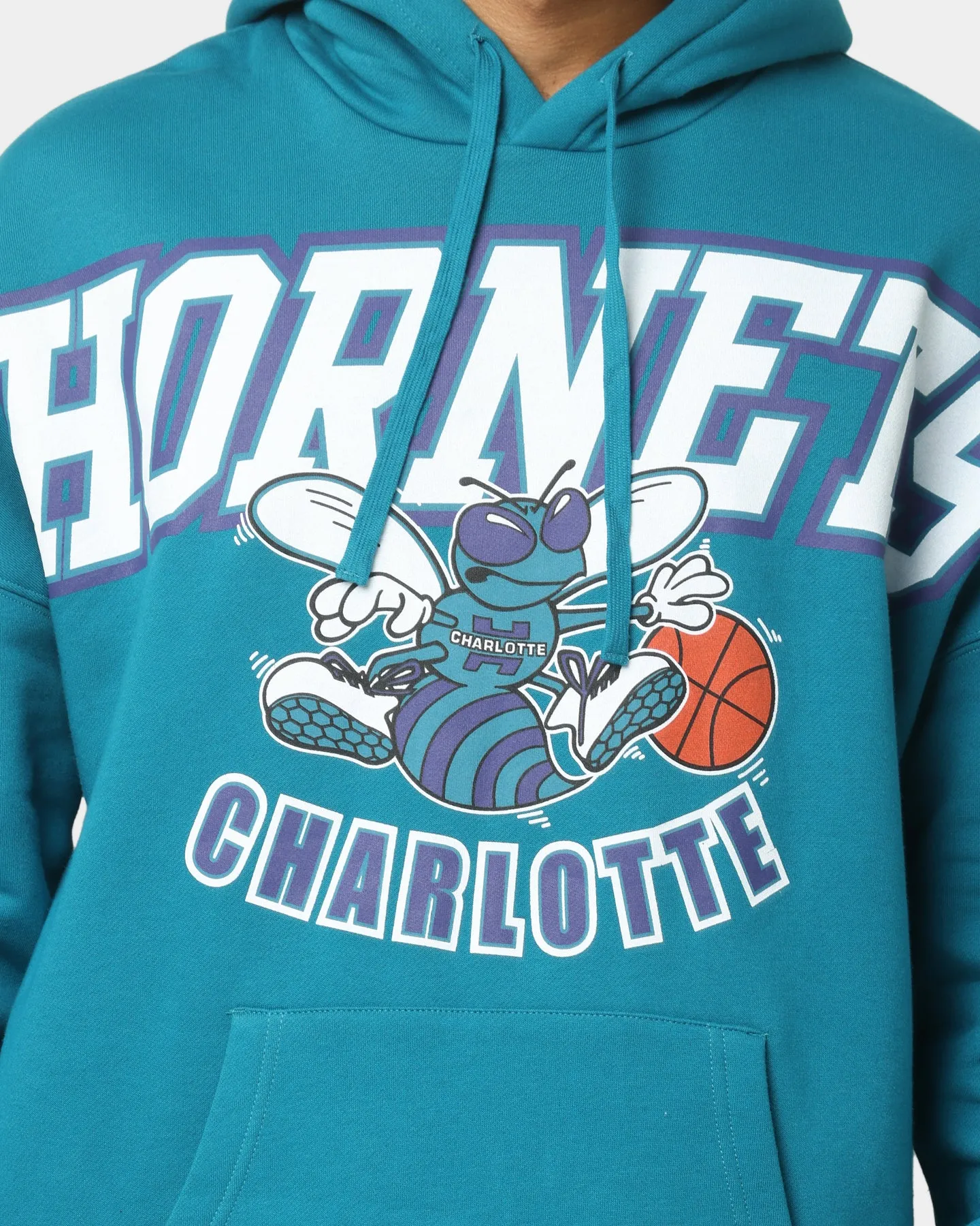 Secure Zip Pockets Mitchell & Ness Charlotte Hornets XL Arch Hood Faded Teal