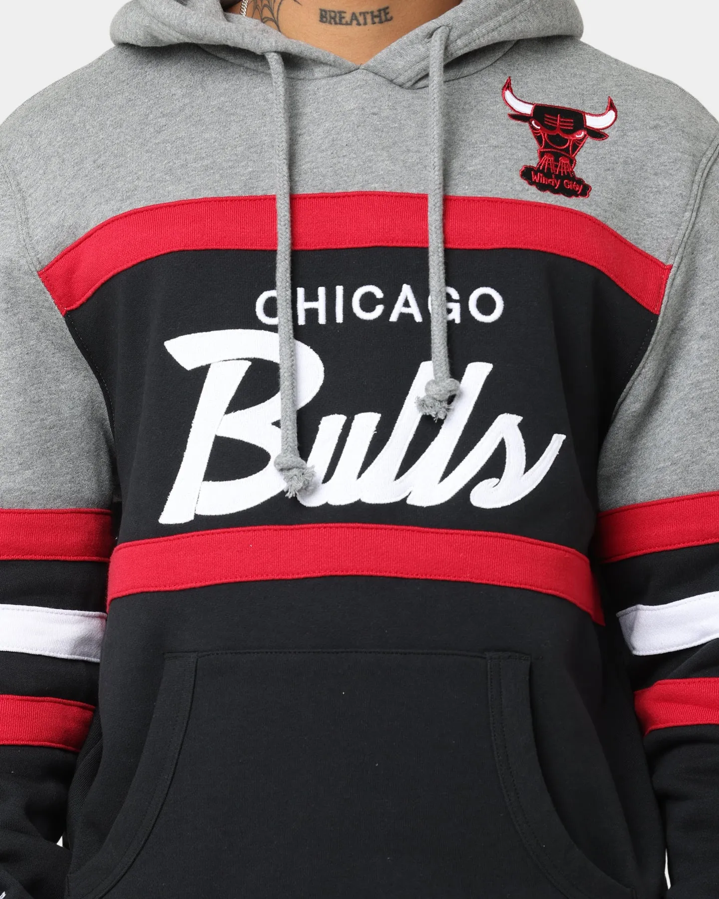 Mitchell & Ness Chicago Bulls Head Coach Hoodie Black Front Pockets