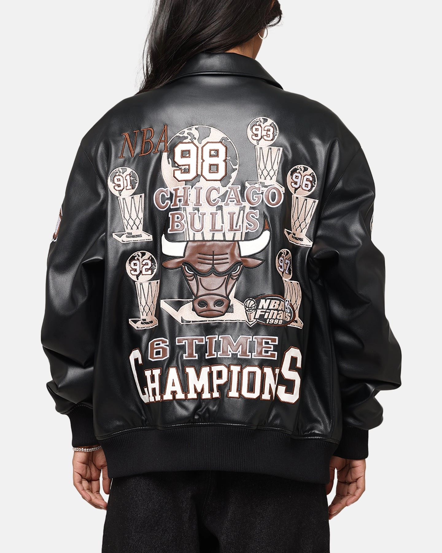 Stretchable hunters Mitchell & Ness Chicago Bulls 6 Time Jacket Black