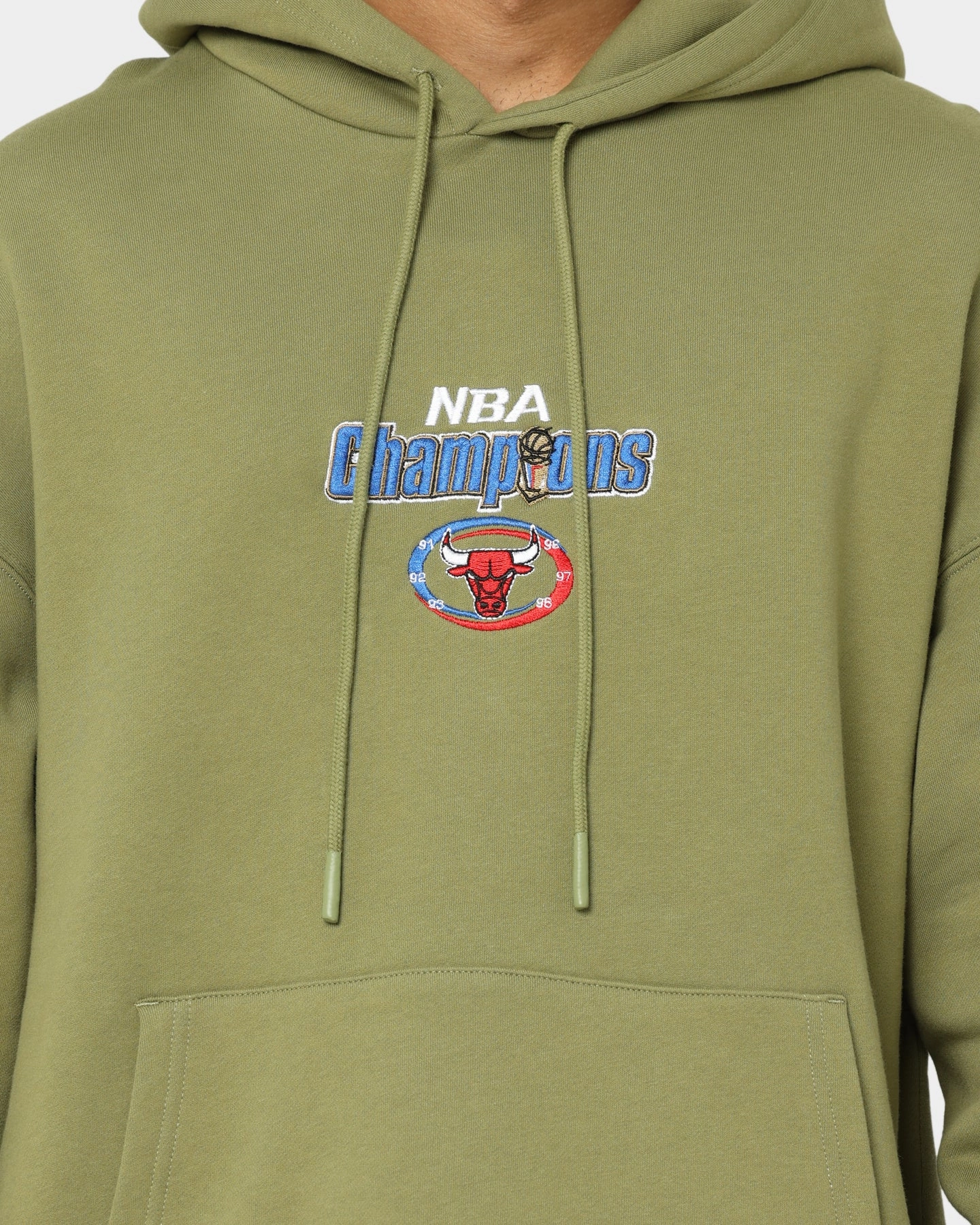 Mitchell & Ness Chicago Bulls Anniversary Hoodie Olive suitable for city tours