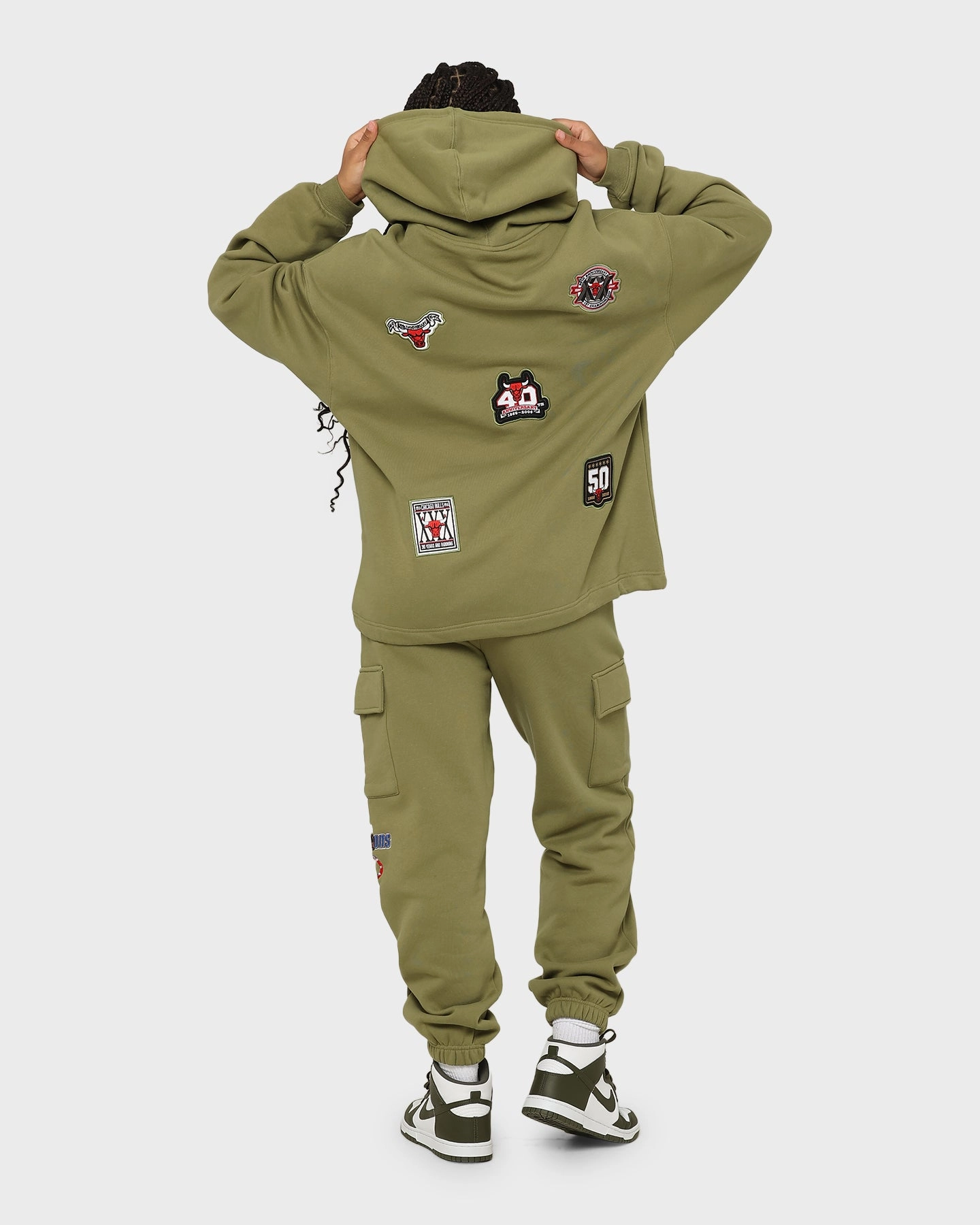 mid-length Mitchell & Ness Chicago Bulls Anniversary Hoodie Olive