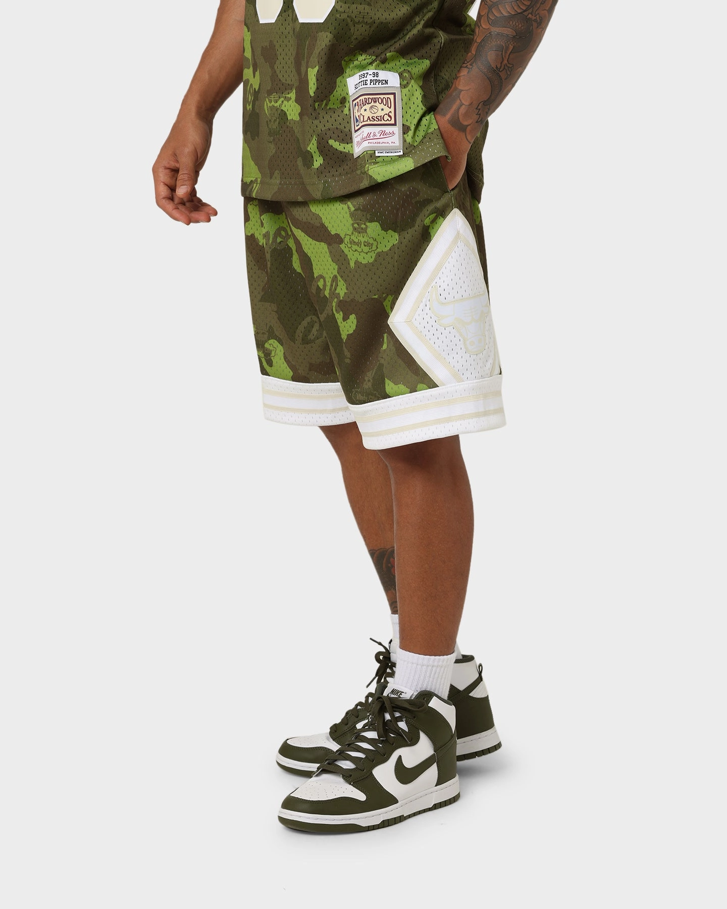 Mitchell & Ness Chicago Bulls Camo Swing Shorts Green Camo romper