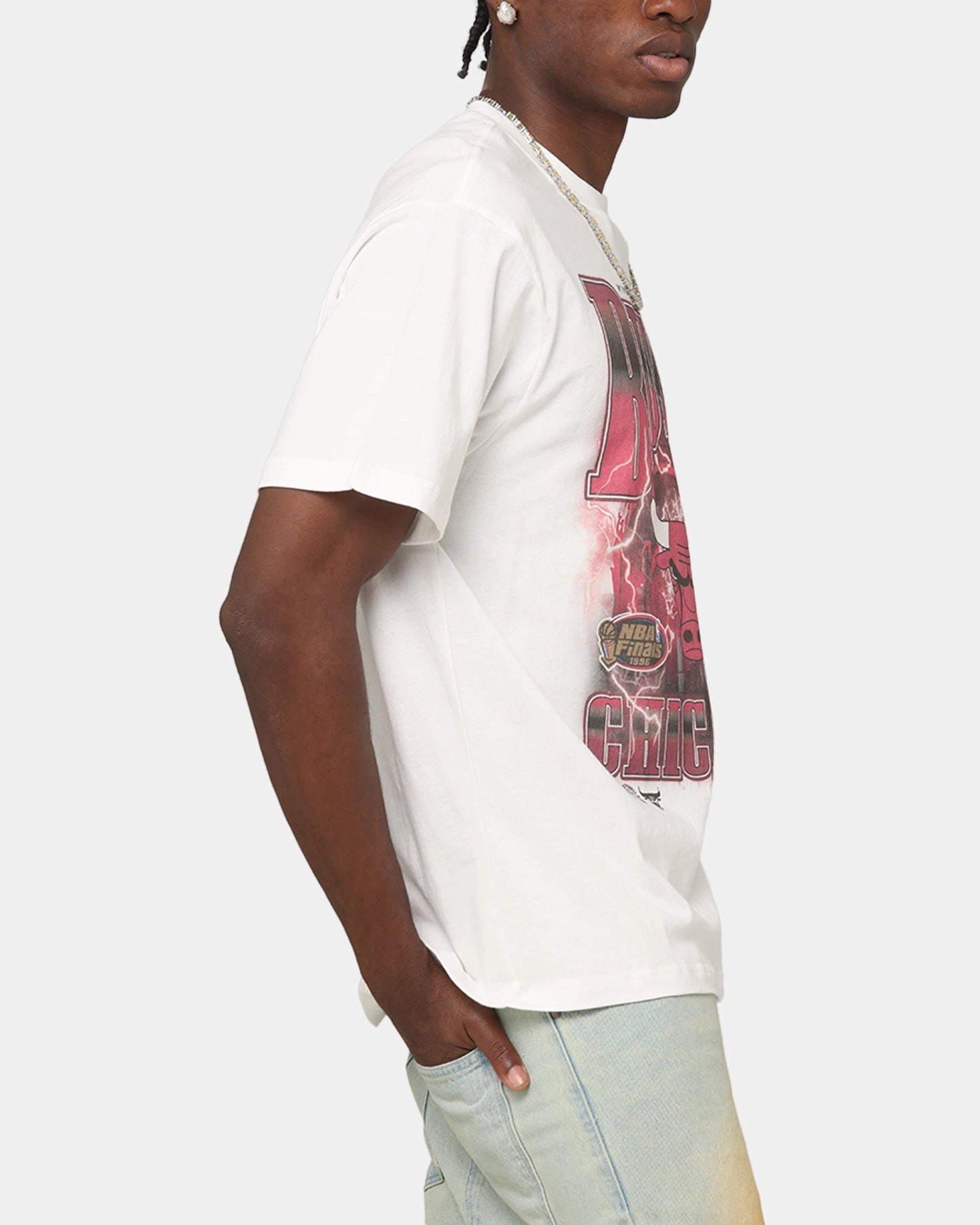 Active Layer Mitchell & Ness Chicago Bulls City Strike T-Shirt Vintage White