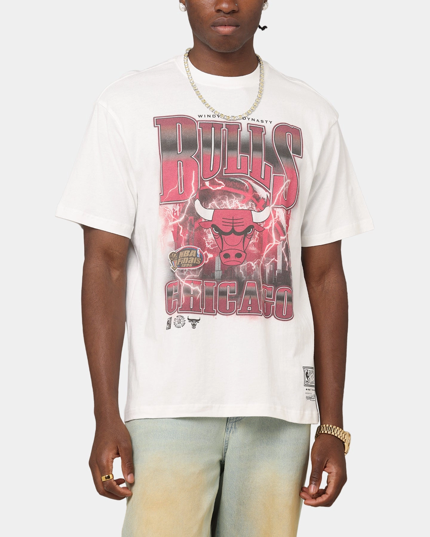 Mitchell & Ness Chicago Bulls City Strike T-Shirt Vintage White Relaxed Everyday Wear Cozy Look Wear