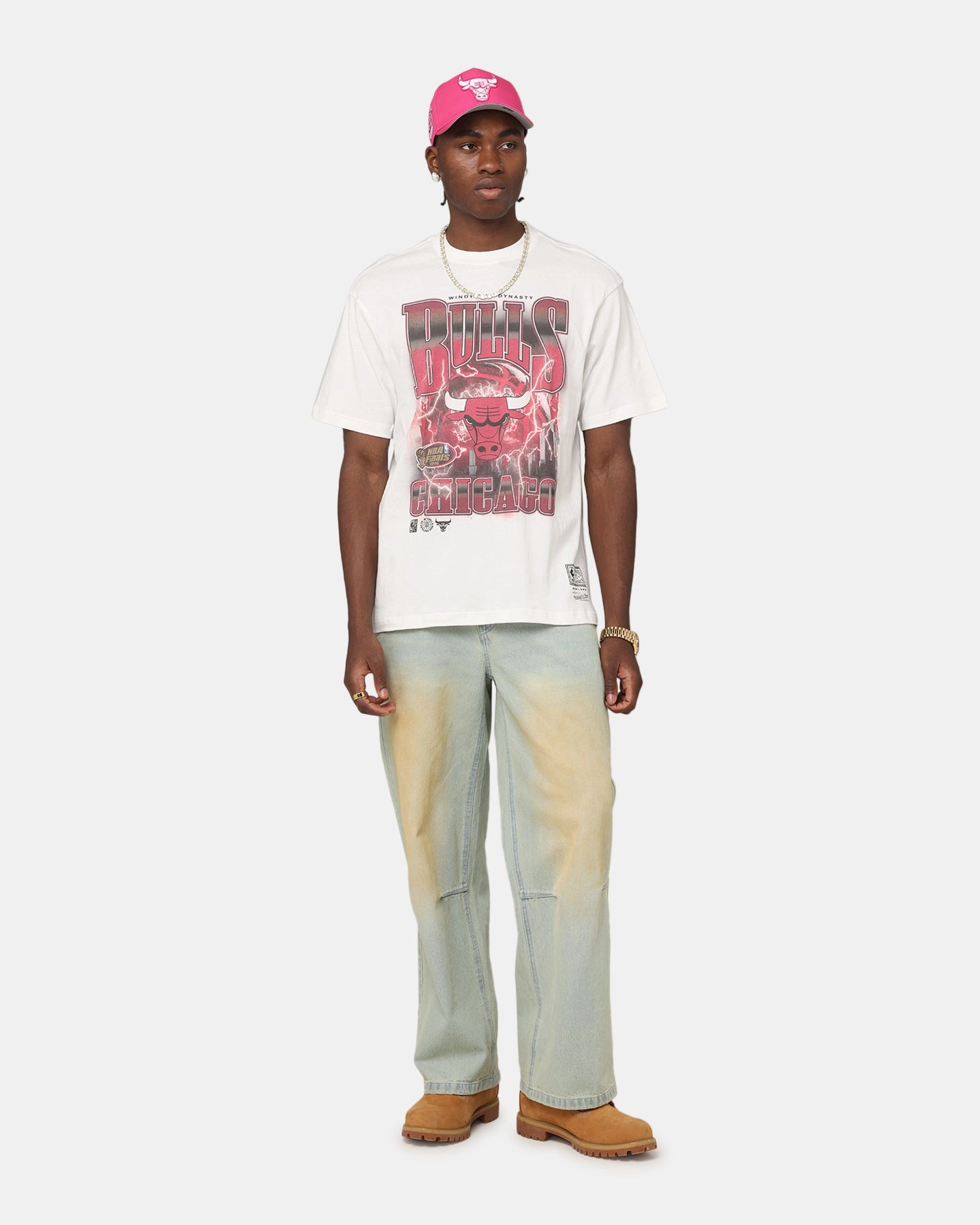 Ultimate Comfort Minimal Fashion Mitchell & Ness Chicago Bulls City Strike T-Shirt Vintage White