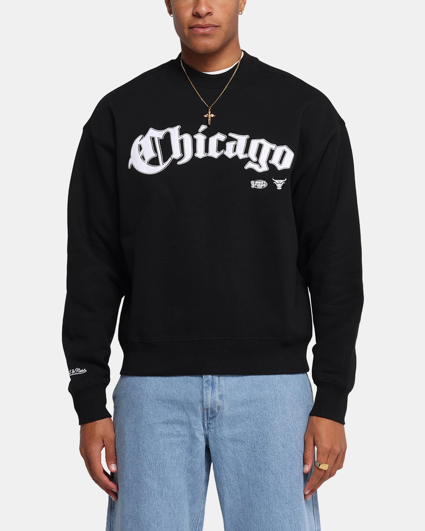 Reinforced Shoulder Design Layered Comfort Mitchell & Ness Chicago Bulls Field To The Court Crewneck Black