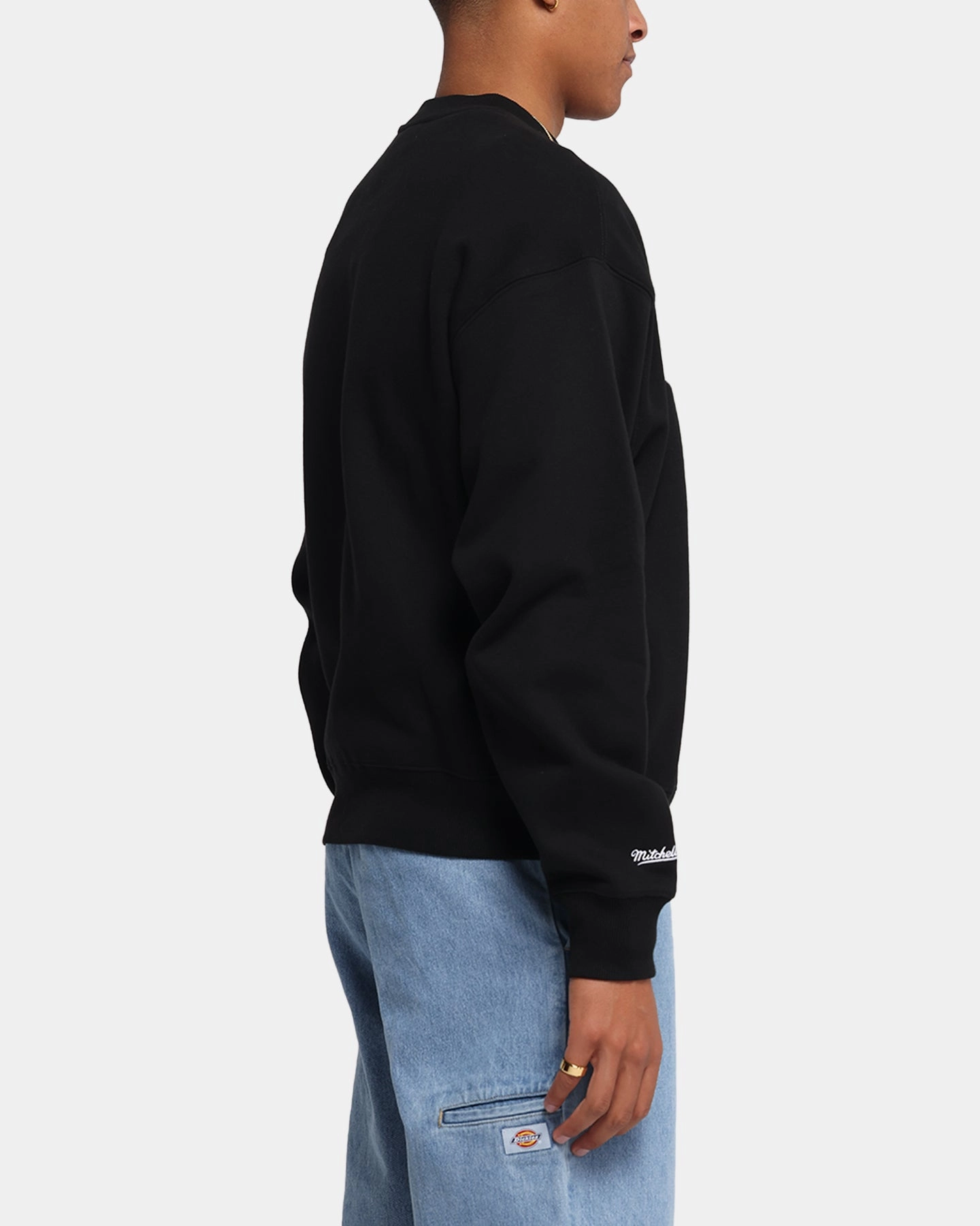 Comfy Vibes Mitchell & Ness Chicago Bulls Field To The Court Crewneck Black