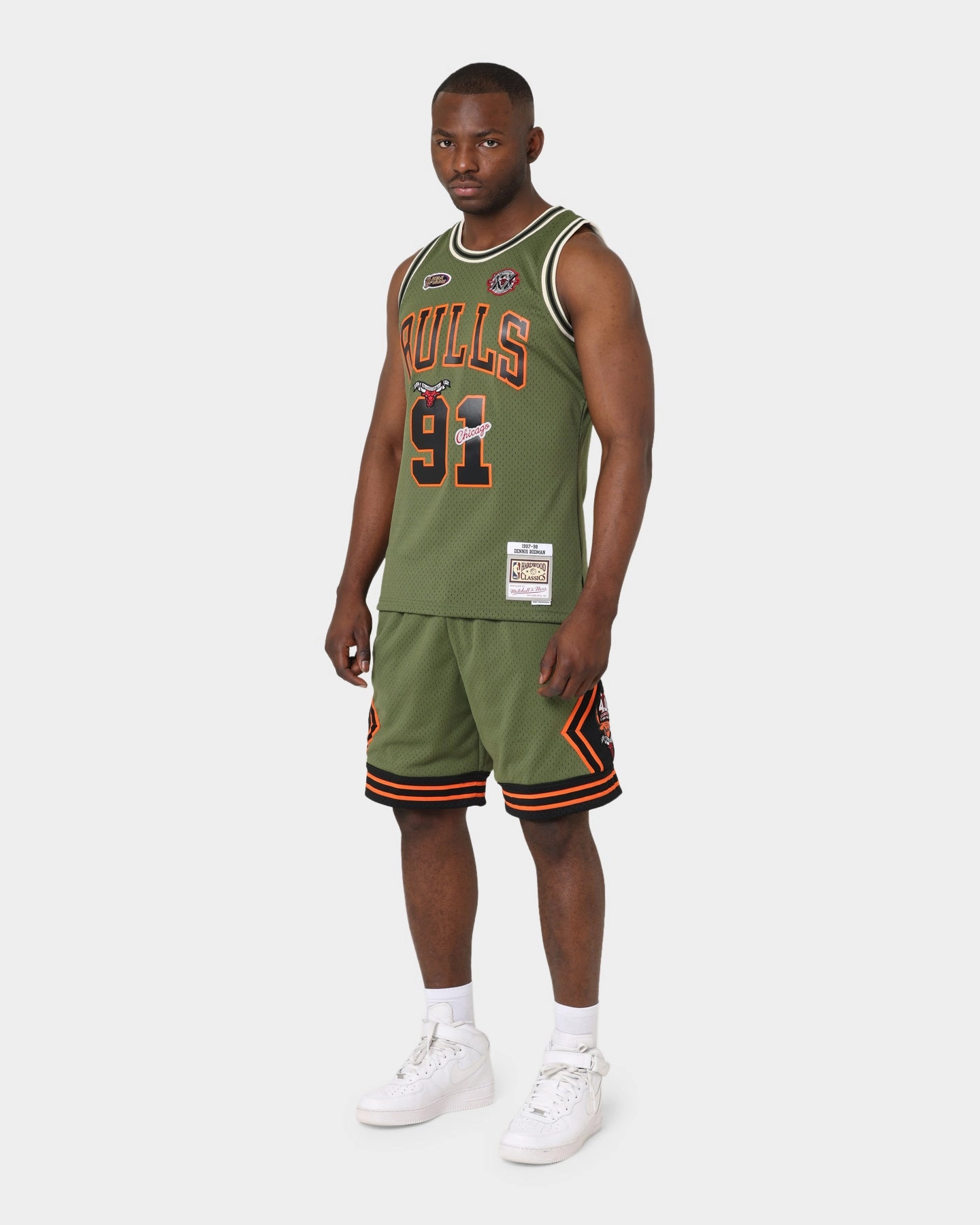 Mitchell & Ness Chicago Bulls Flight Swingman Shorts Olive Socks