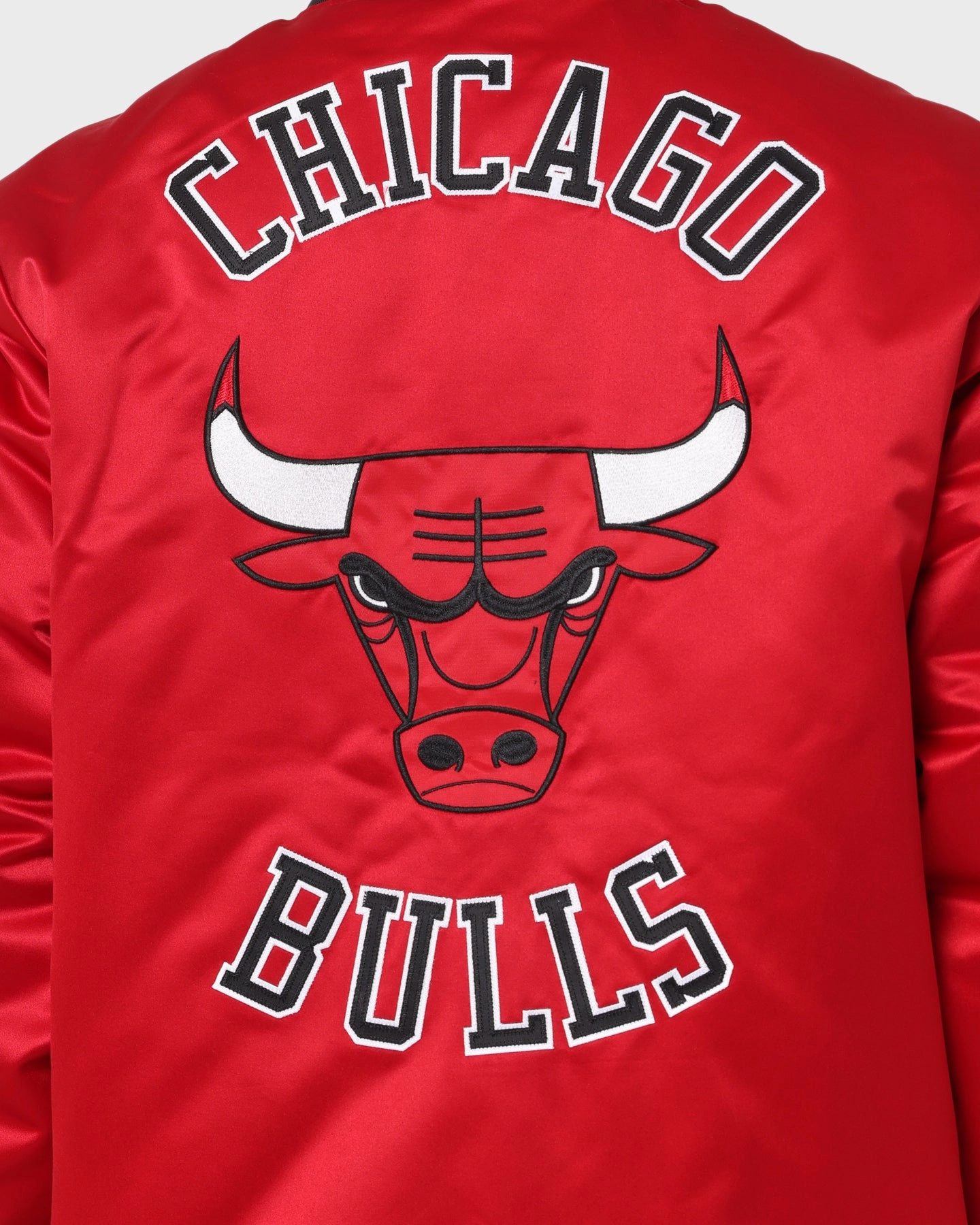 Mitchell & Ness Chicago Bulls Heavyweight Satin Jacket Scarlet chefs beachgoer