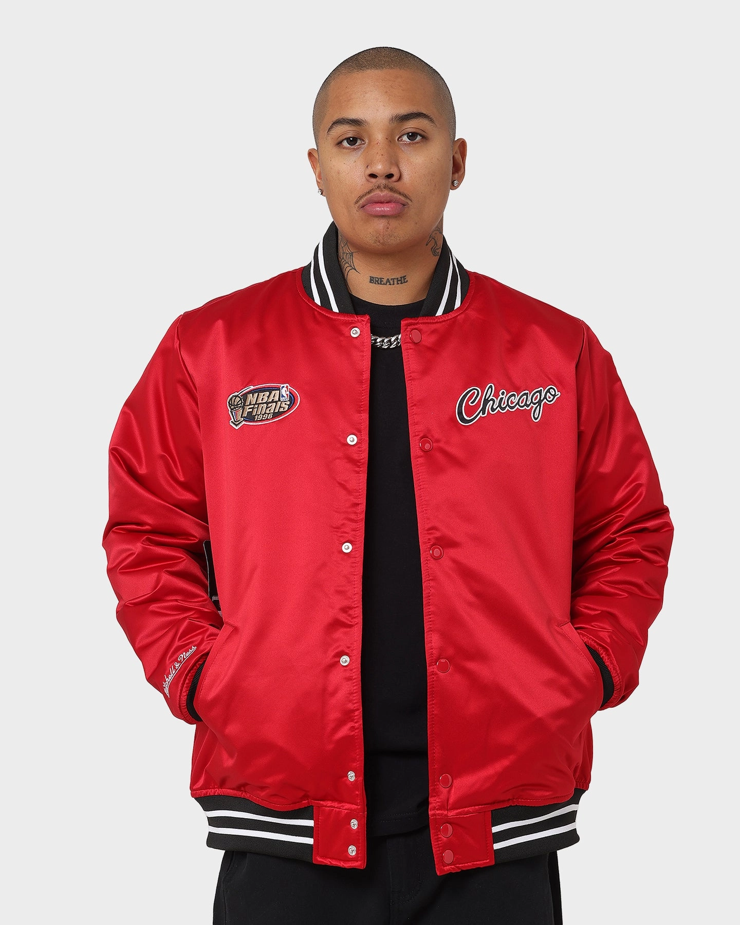 Mitchell & Ness Chicago Bulls Heavyweight Satin Jacket Scarlet AntiPilling Surface Finish Breathable Layer