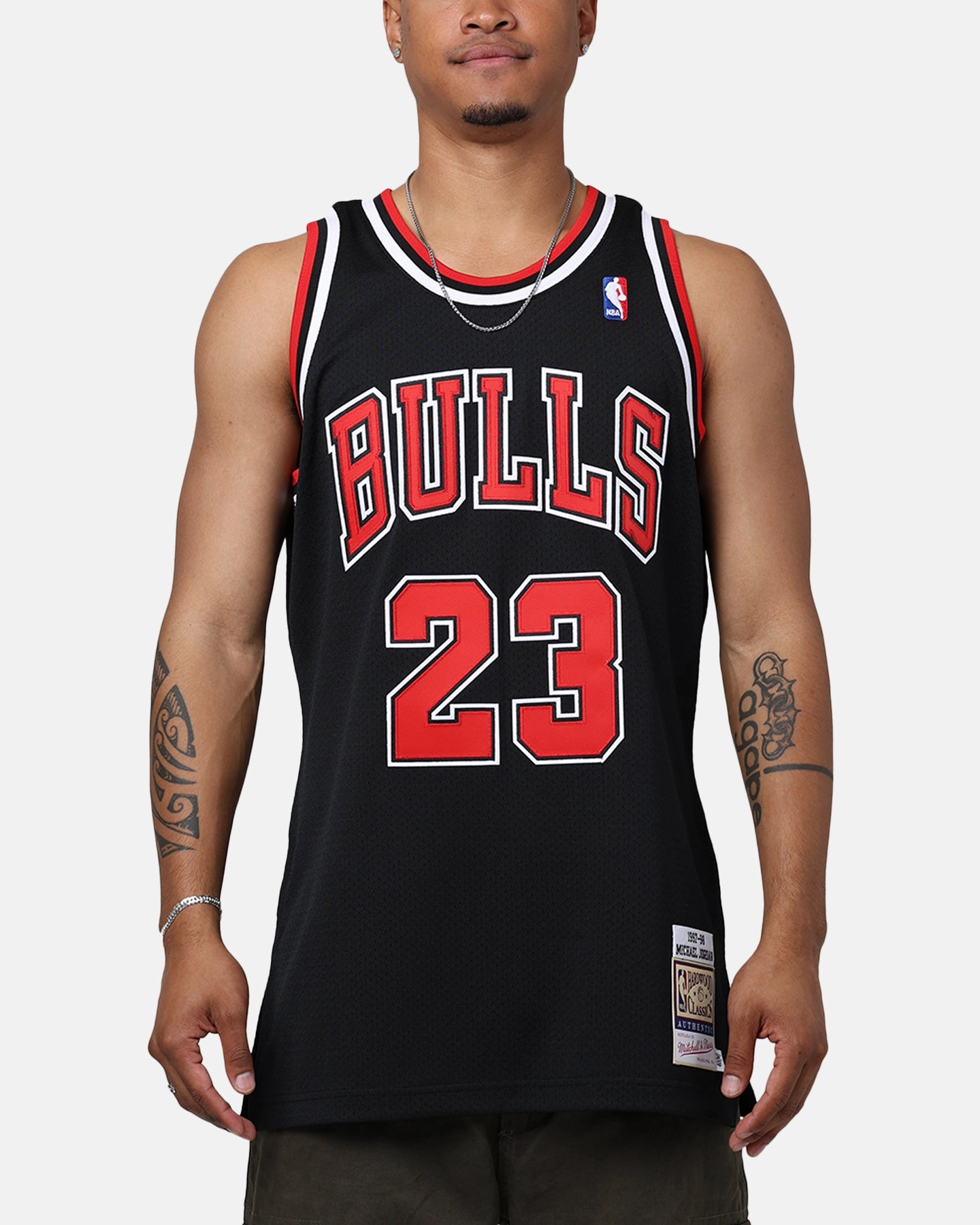 Mitchell & Ness Chicago Bulls Michael Jordan '97-'98 #23 Authentic NBA Jersey Black Weekend Look LayeredHemDetails
