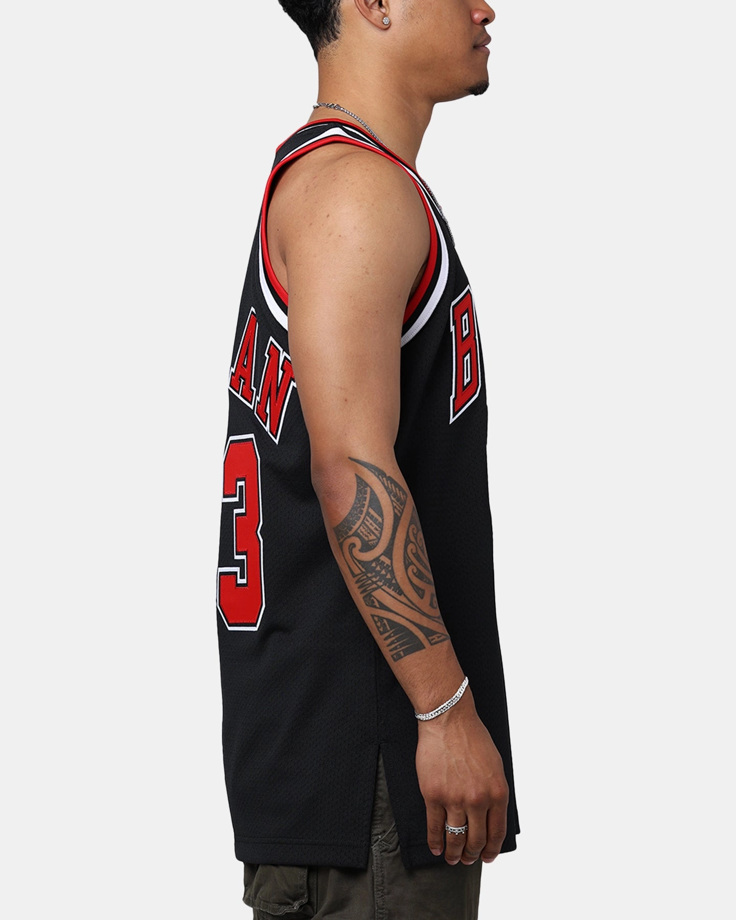 Mitchell & Ness Chicago Bulls Michael Jordan '97-'98 #23 Authentic NBA Jersey Black Cool and Relaxed Perfect for Layering