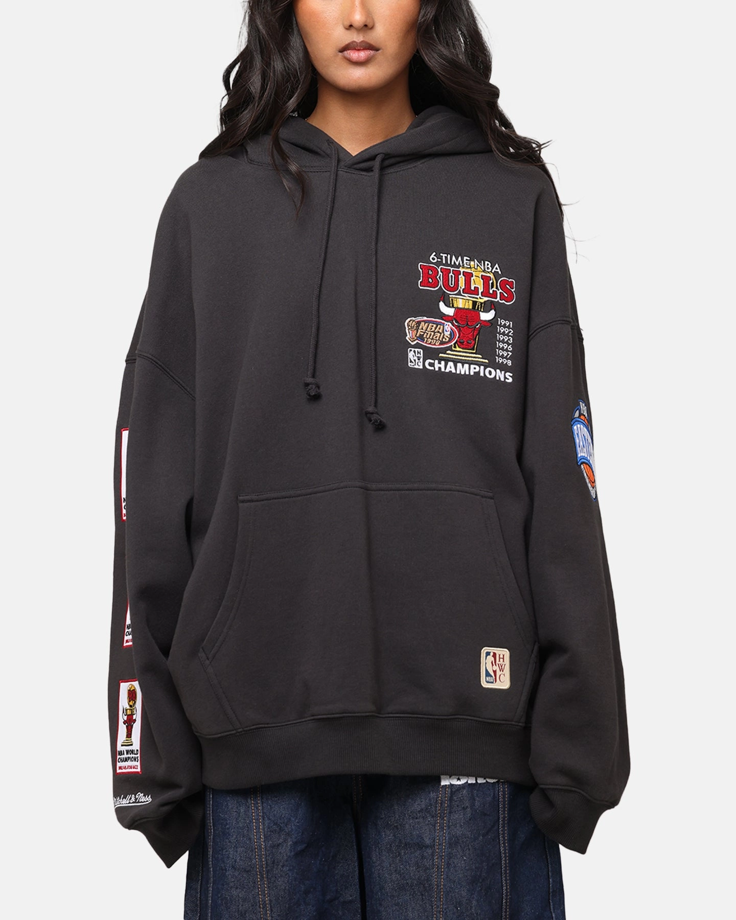 Balanced Weight Distribution Date wear Mitchell & Ness Chicago Bulls Pinnacle Hoodie Faded Black