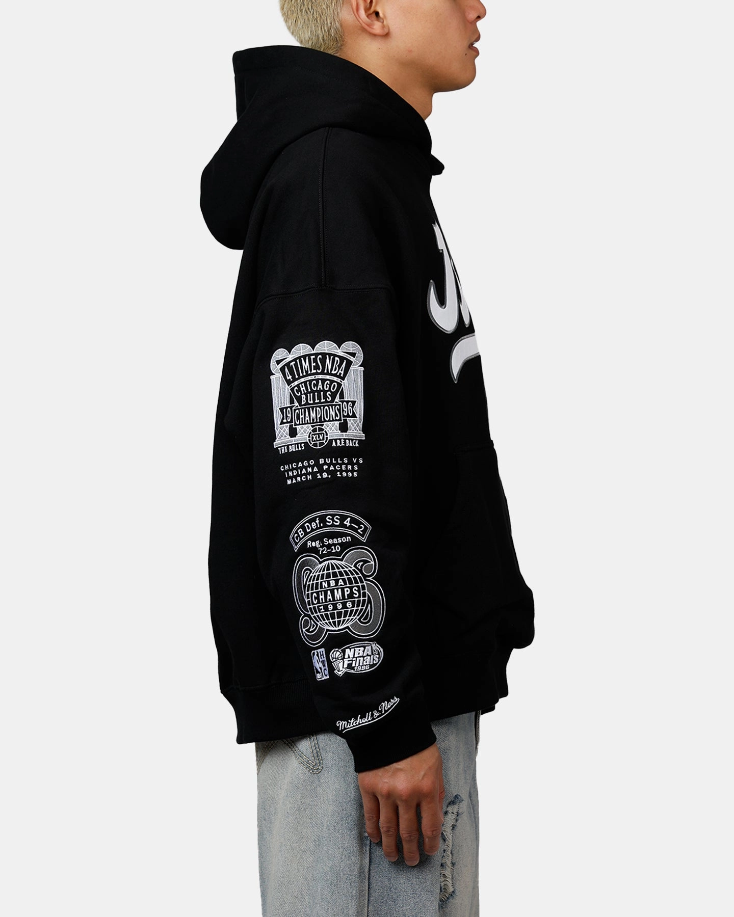 Daily Style Seasonal Wear Mitchell & Ness Chicago Bulls The Best Ever Anywhere Hoodie Black