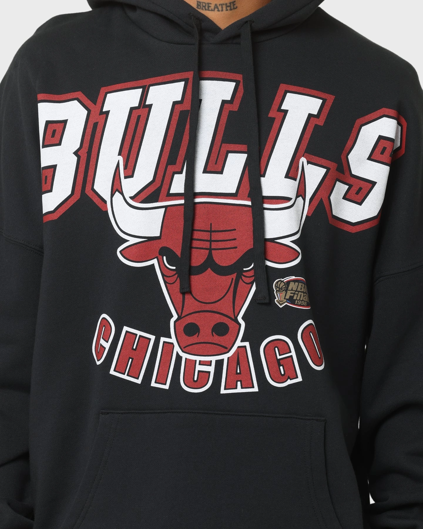 Long-sleeved Mitchell & Ness Chicago Bulls XL Invert Arch Vintage Hoodie Faded Black