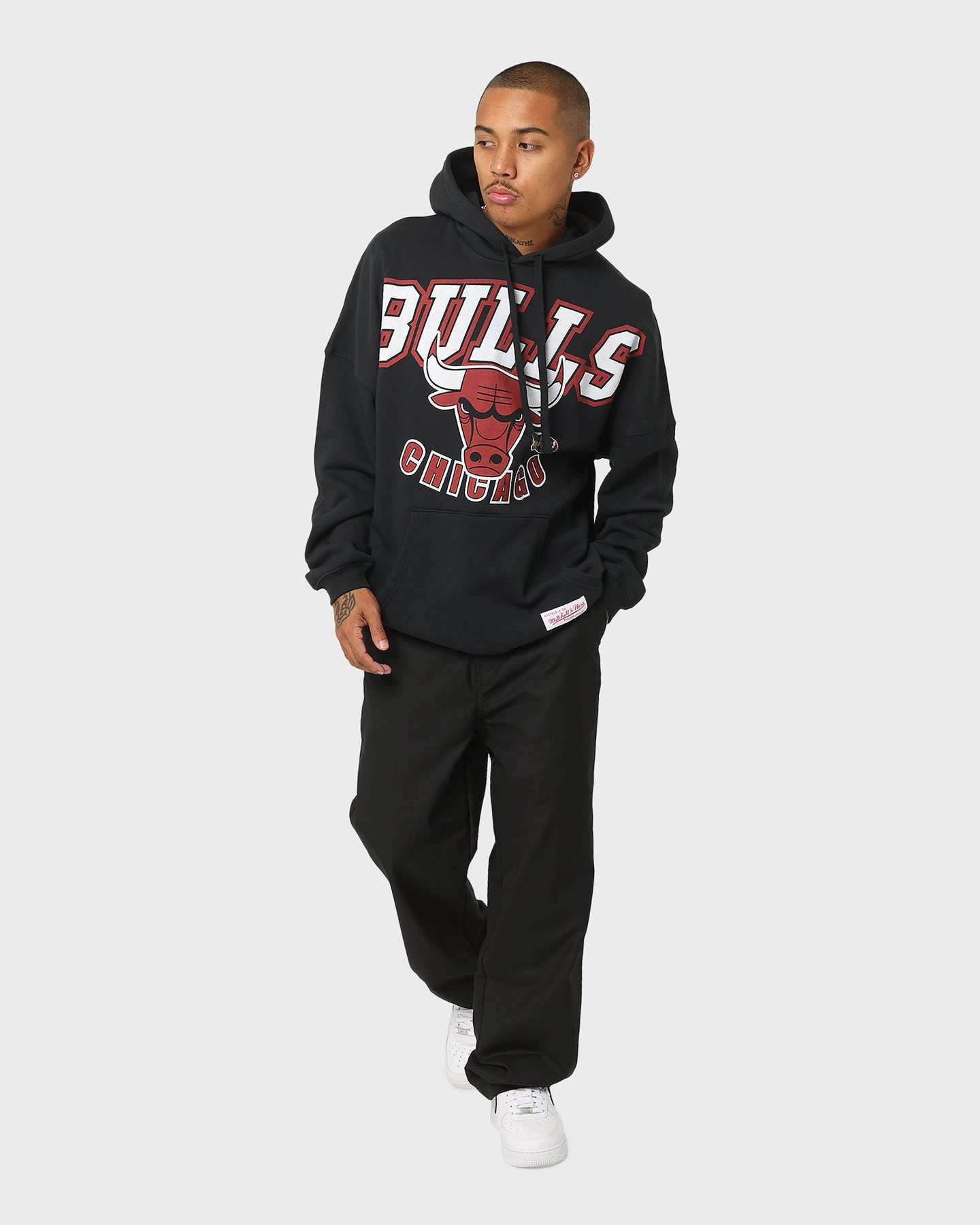 Mitchell & Ness Chicago Bulls XL Invert Arch Vintage Hoodie Faded Black Stylish-design