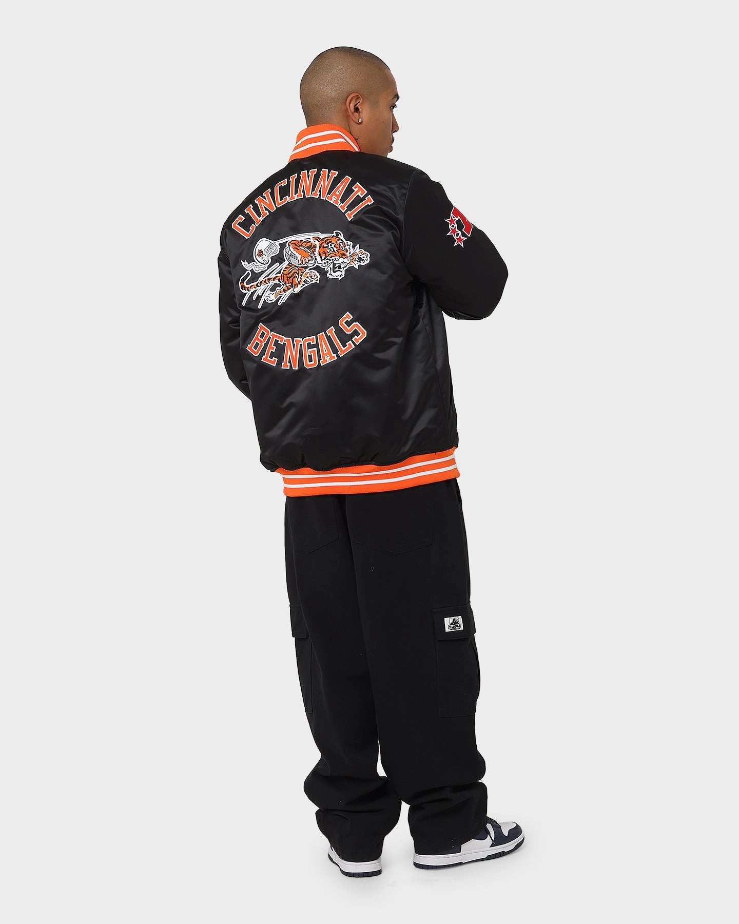 Soft Inner Lining Mitchell & Ness Cincinatti Bengals Heavyweight Satin Jacket Black