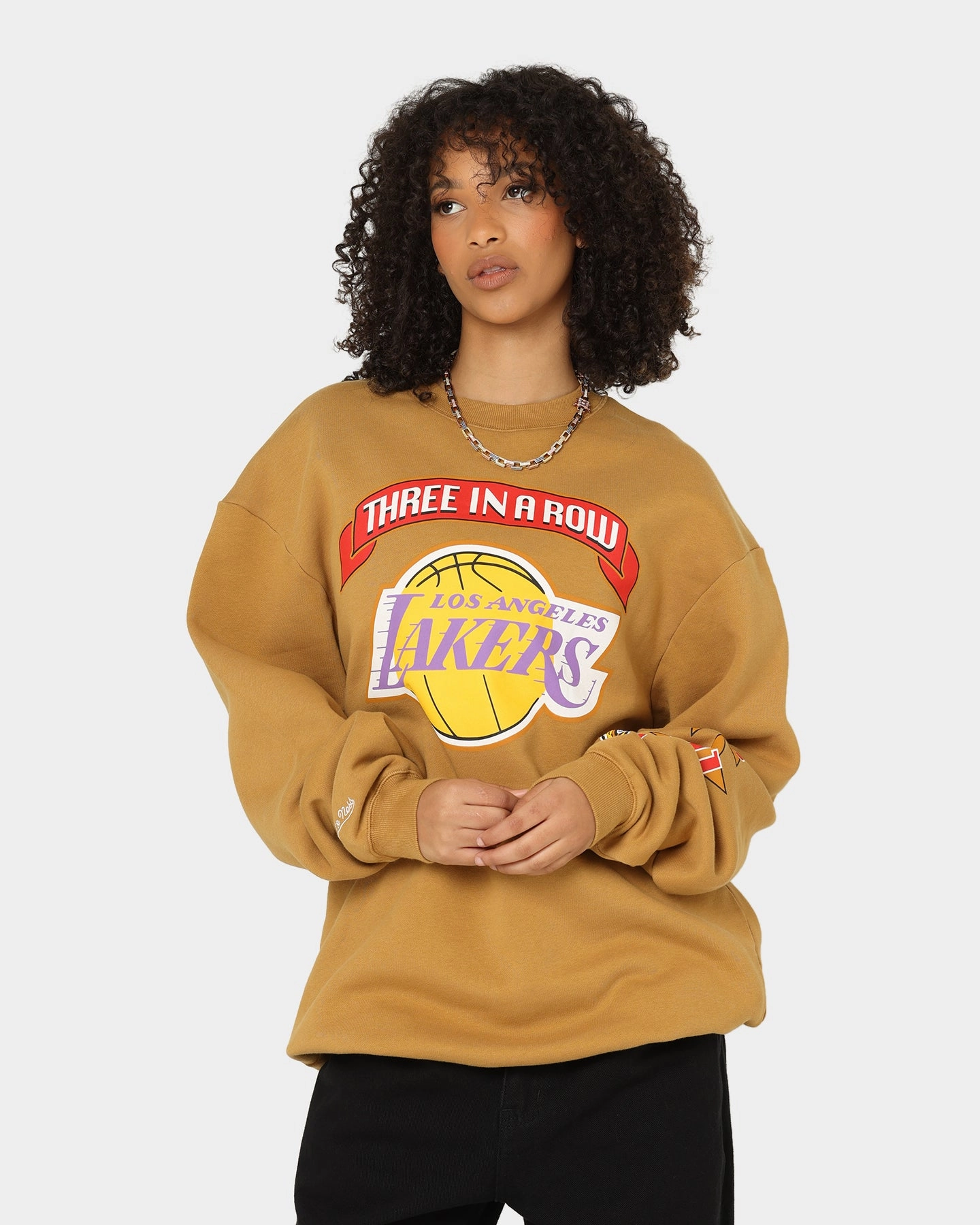 Soft & Cozy Mitchell & Ness Los Angeles Lakers 3-Peat Crewneck Bone Brown