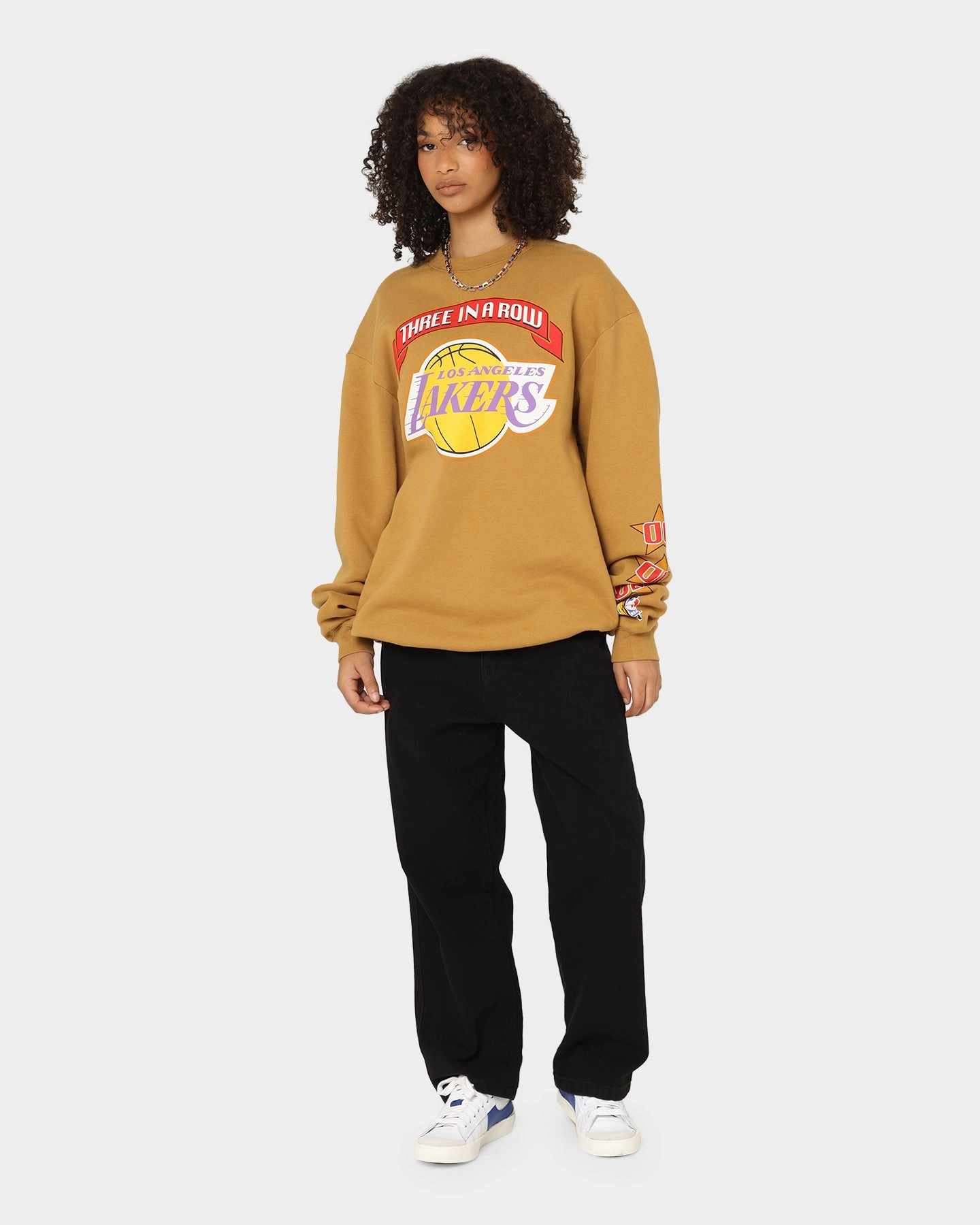 Mitchell & Ness Los Angeles Lakers 3-Peat Crewneck Bone Brown Perfect Layering Chilly Weather Knit