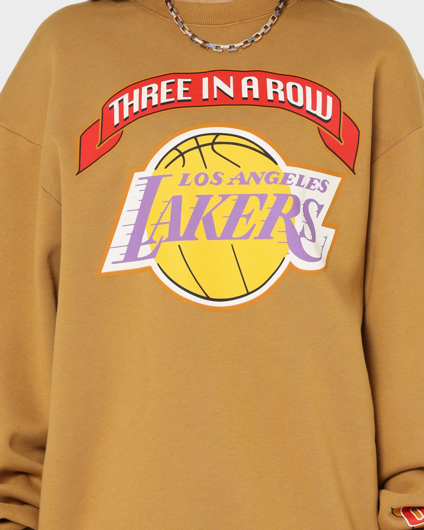 Mitchell & Ness Los Angeles Lakers 3-Peat Crewneck Bone Brown Ergonomic Sleeve Shape