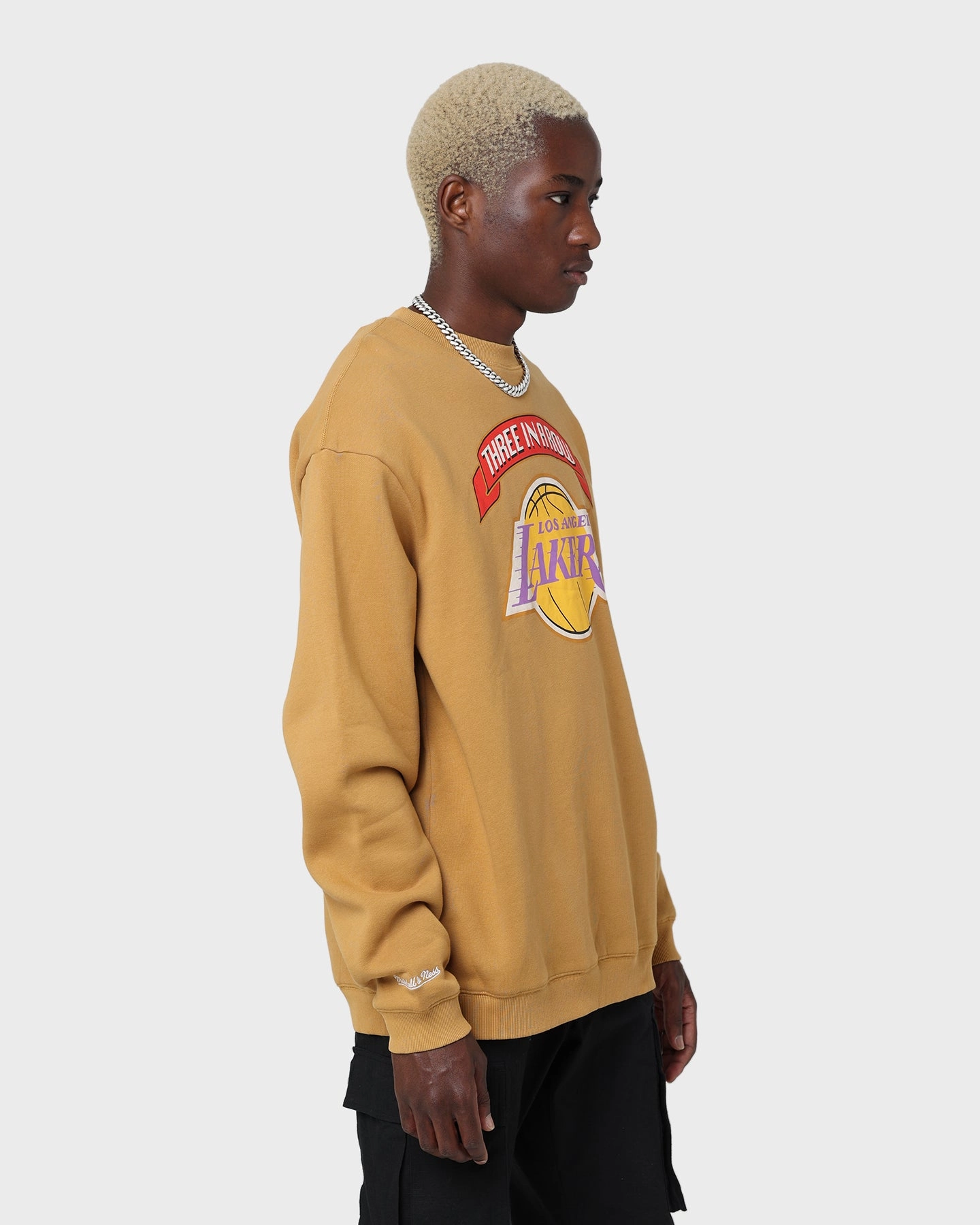 Mitchell & Ness Los Angeles Lakers 3-Peat Crewneck Bone Brown Layered Warmth